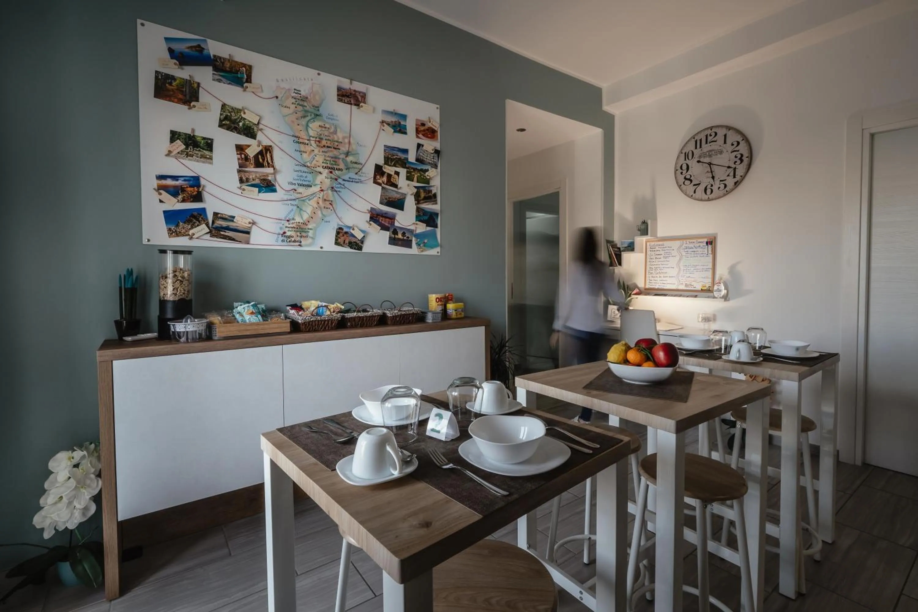 Breakfast in Zaro Suites B&B