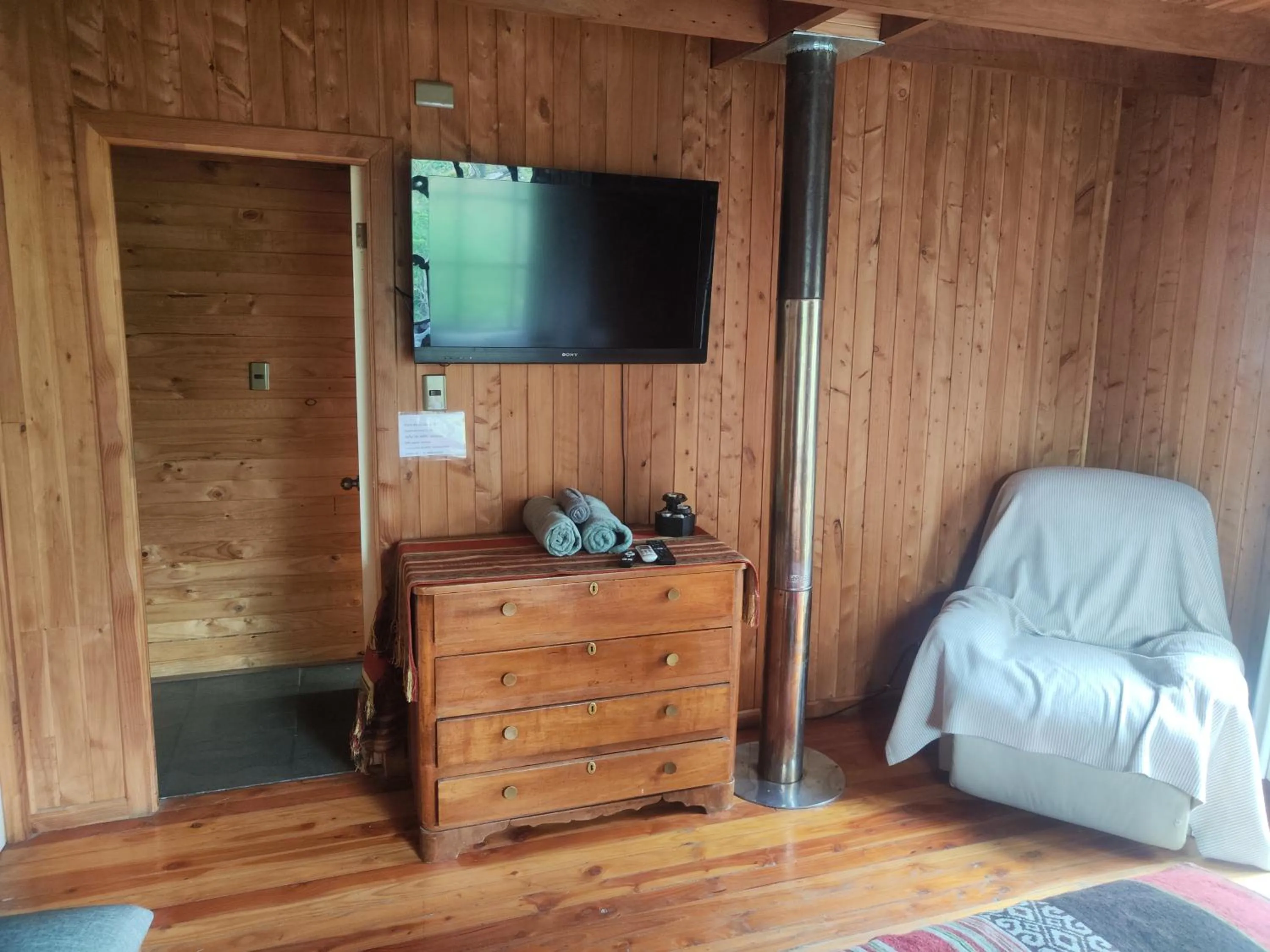 wardrobe in Omi Kika B&B