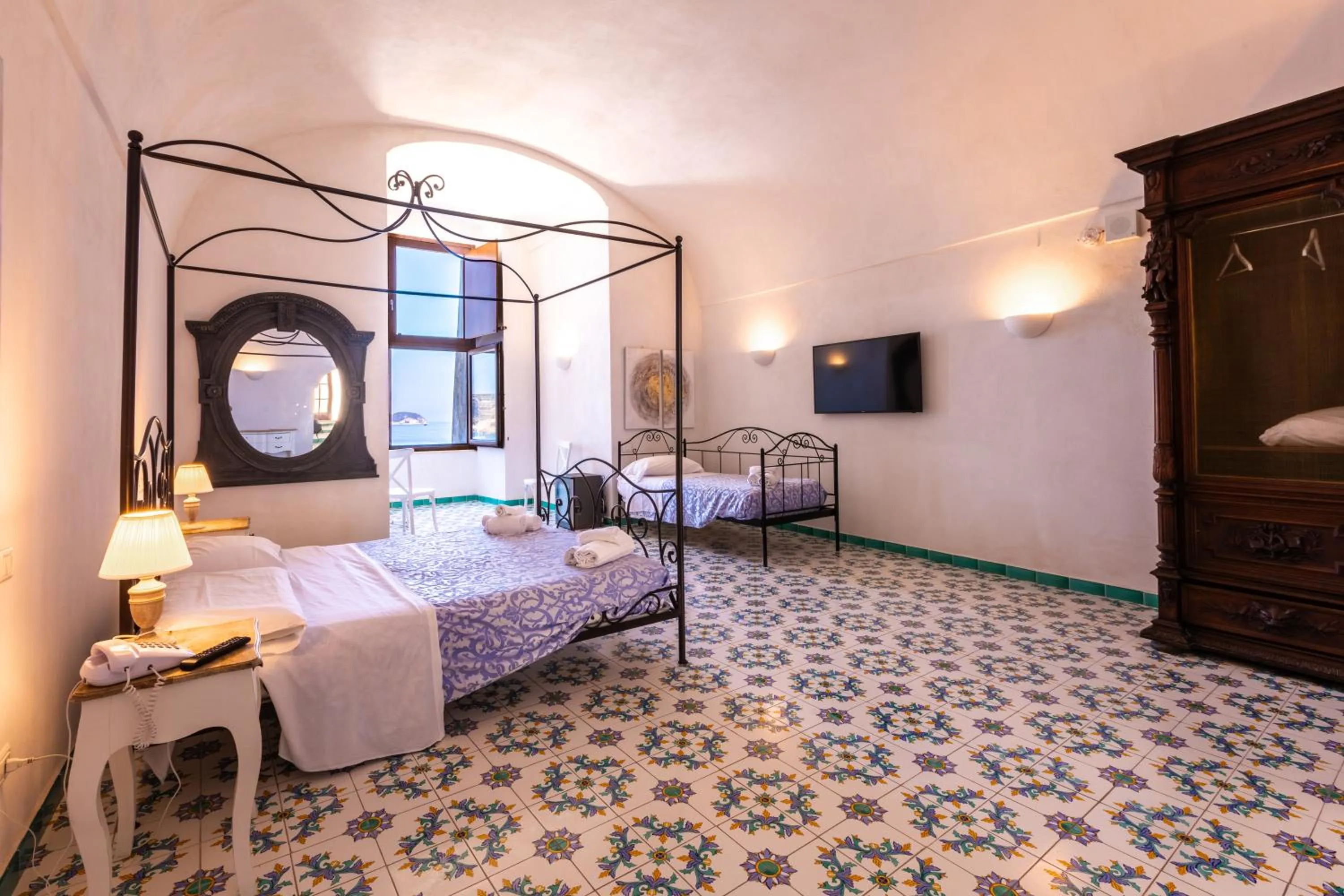 Bed in Hotel Torre Dei Borboni