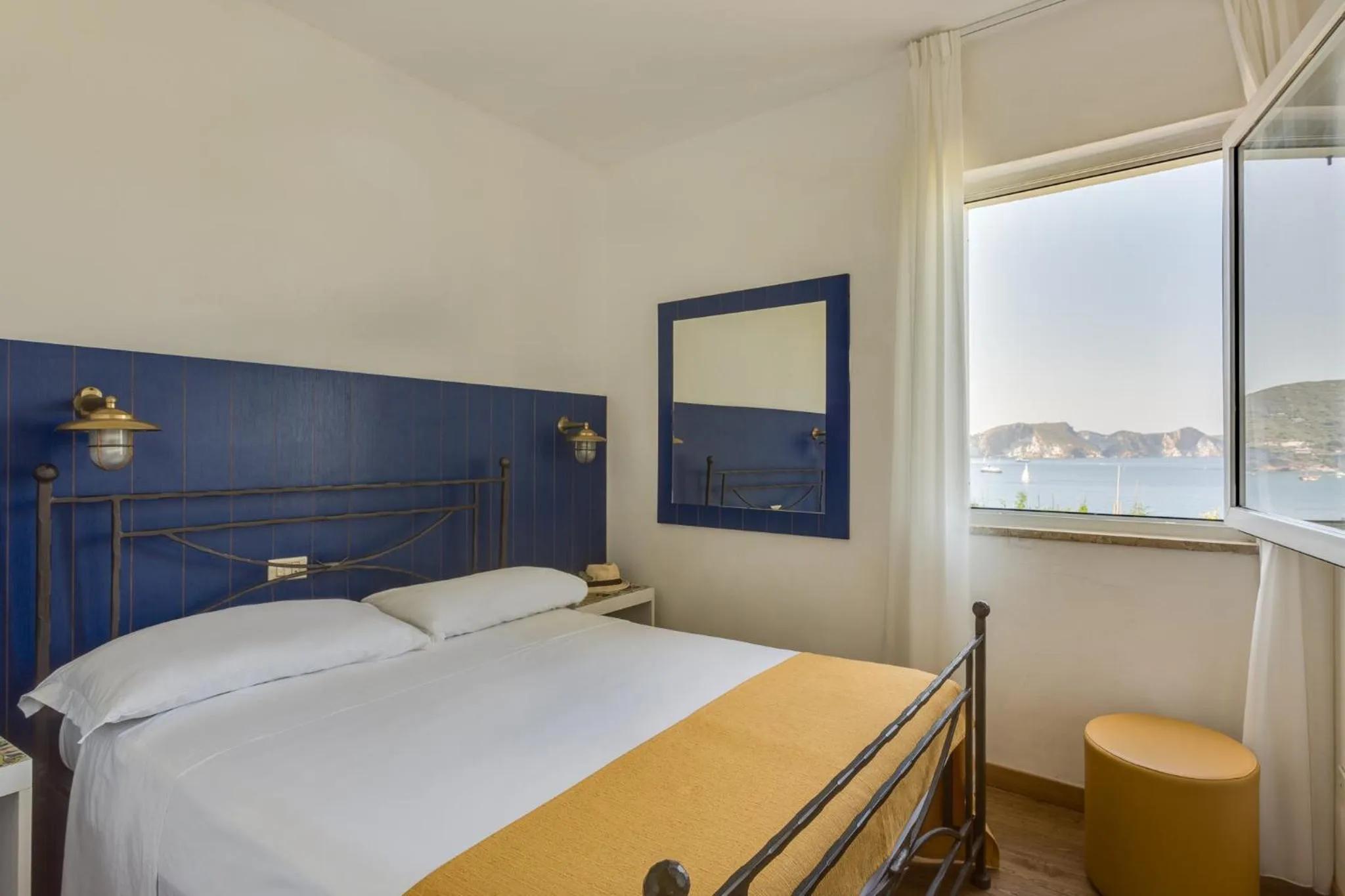 Photo of the whole room, Bed in Hotel Torre Dei Borboni