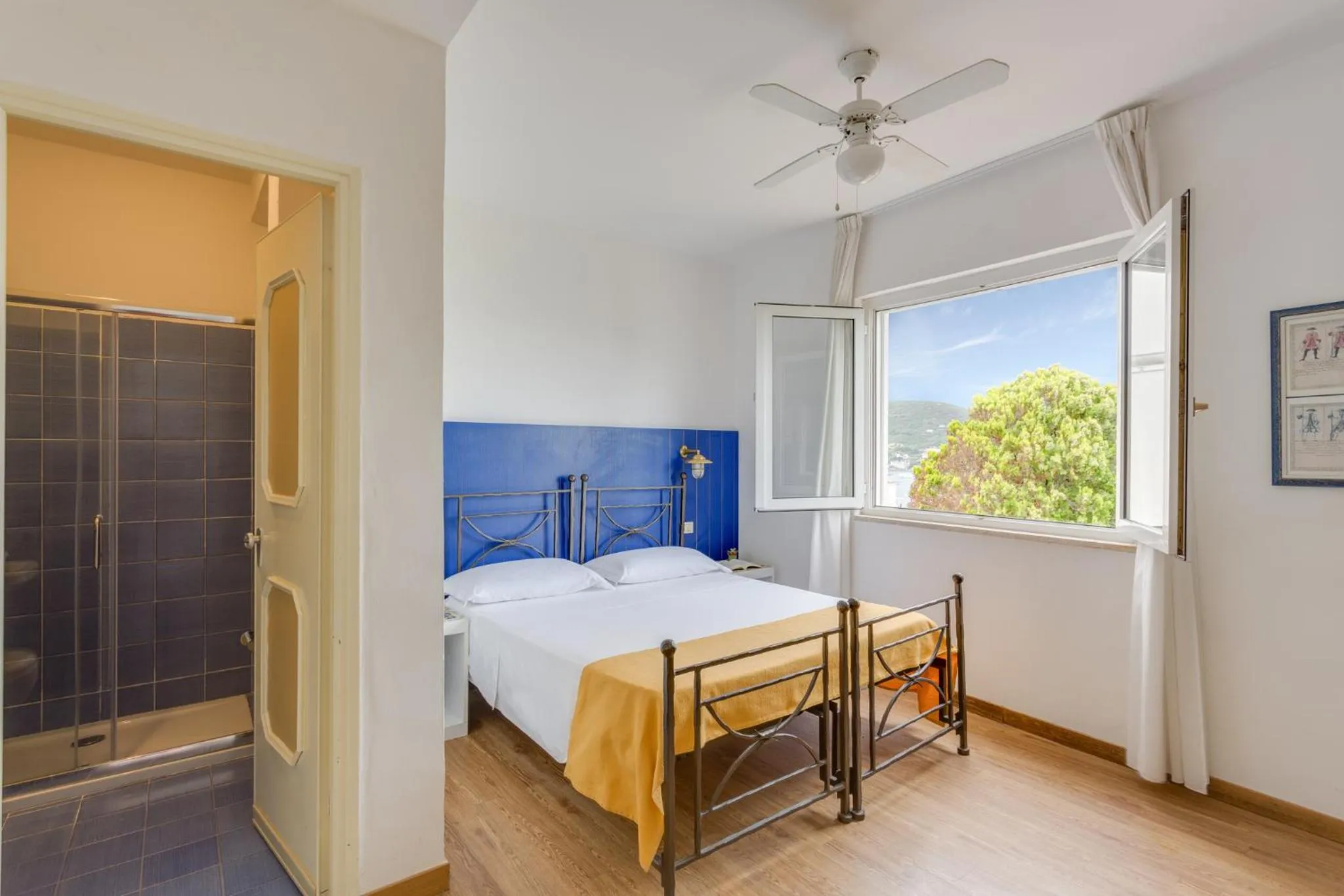 Photo of the whole room, Bed in Hotel Torre Dei Borboni