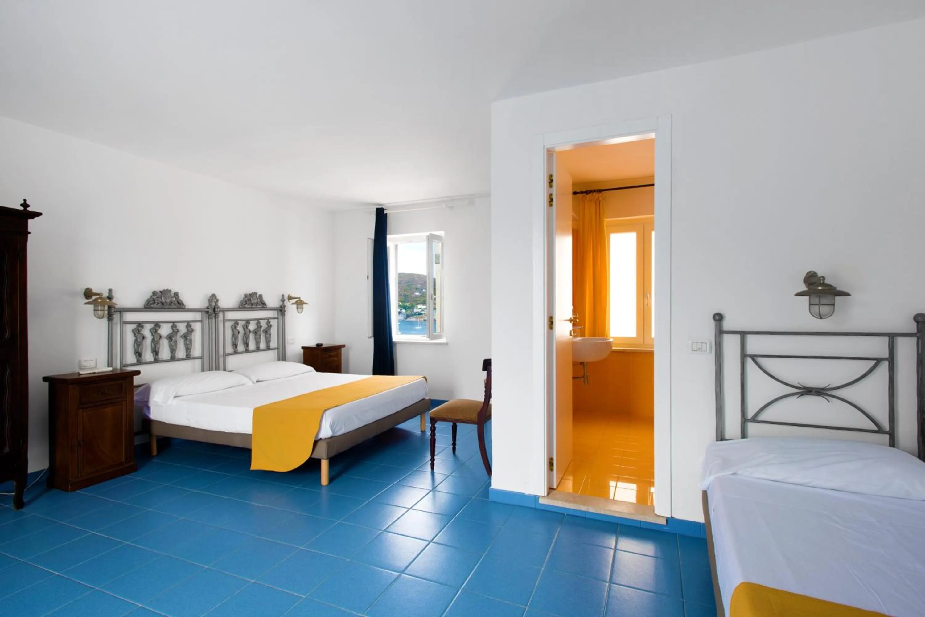 Photo of the whole room, Bed in Hotel Torre Dei Borboni