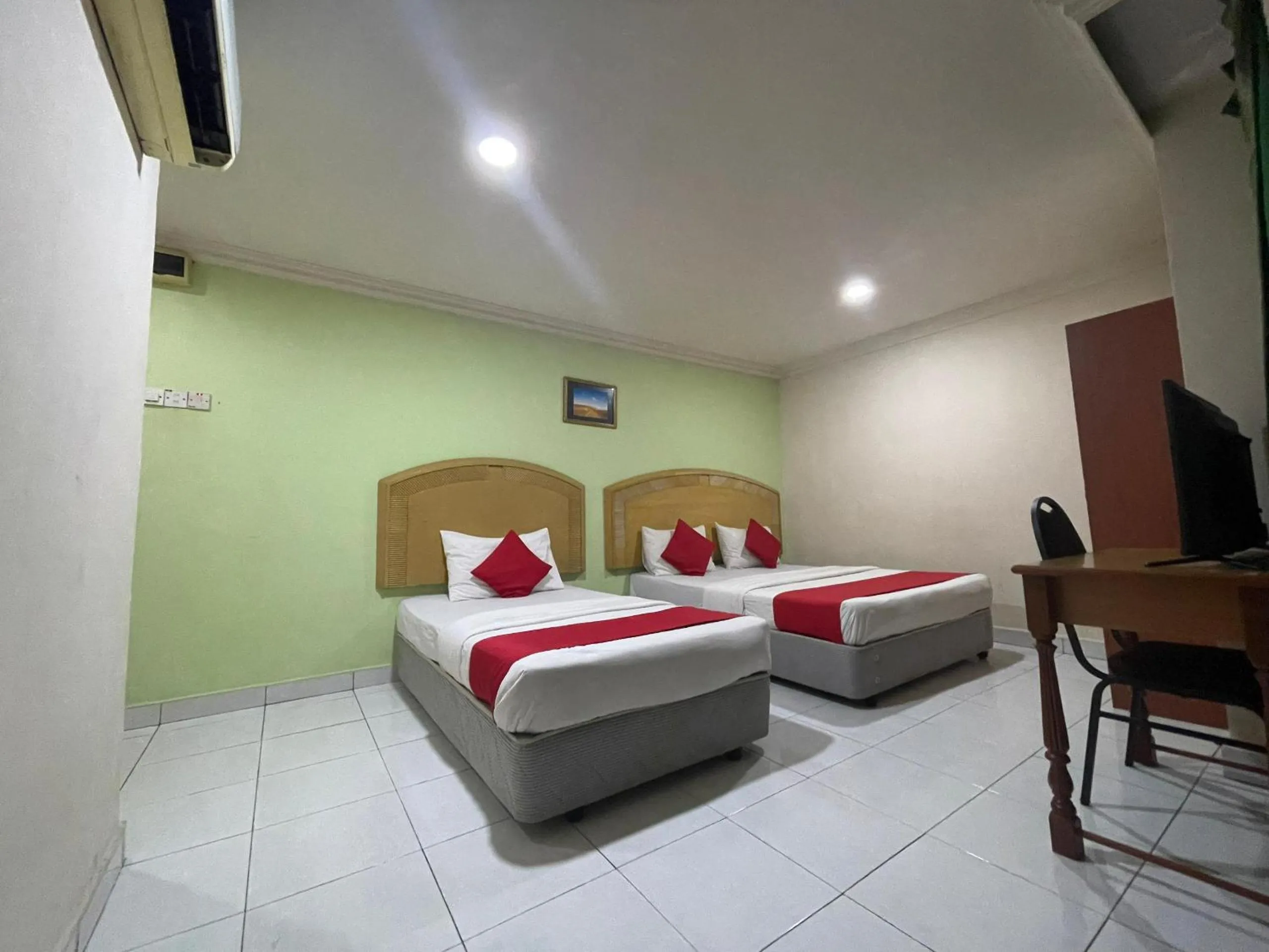 Bed in HOTEL SAHARA INN BATU CAVES