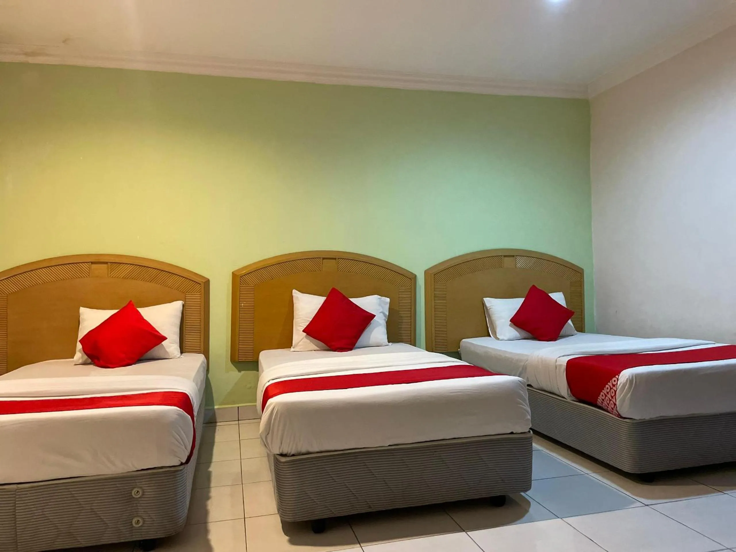 Bed in HOTEL SAHARA INN BATU CAVES