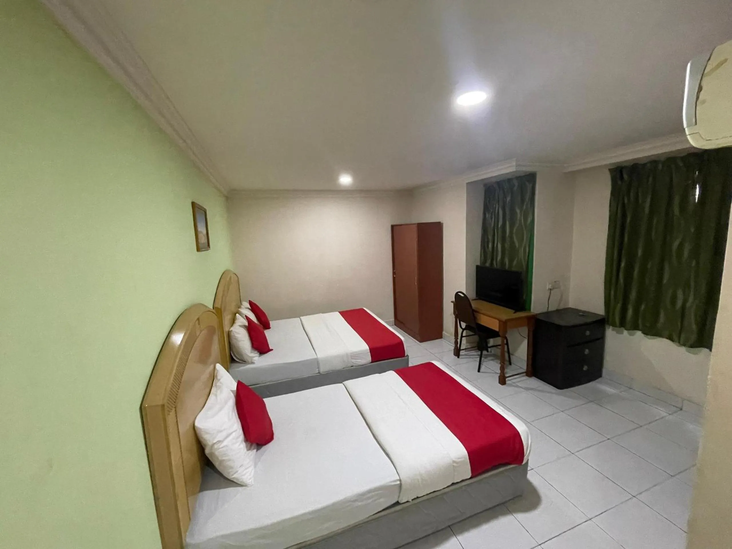 Bed in HOTEL SAHARA INN BATU CAVES