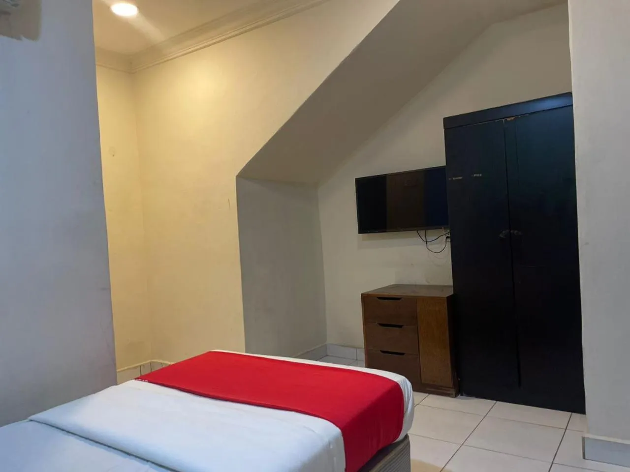 Bed in HOTEL SAHARA INN BATU CAVES