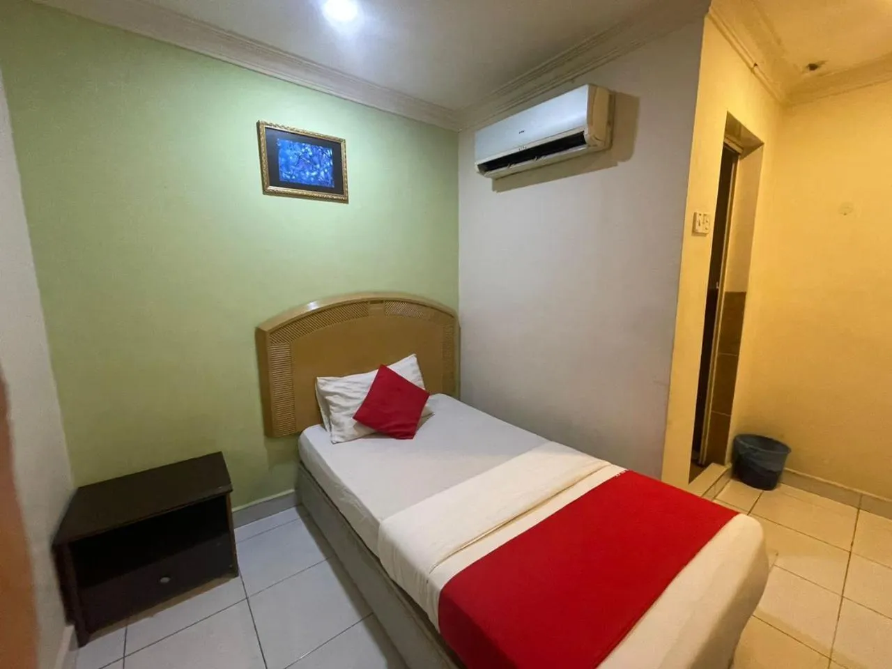 Photo of the whole room in HOTEL SAHARA INN BATU CAVES