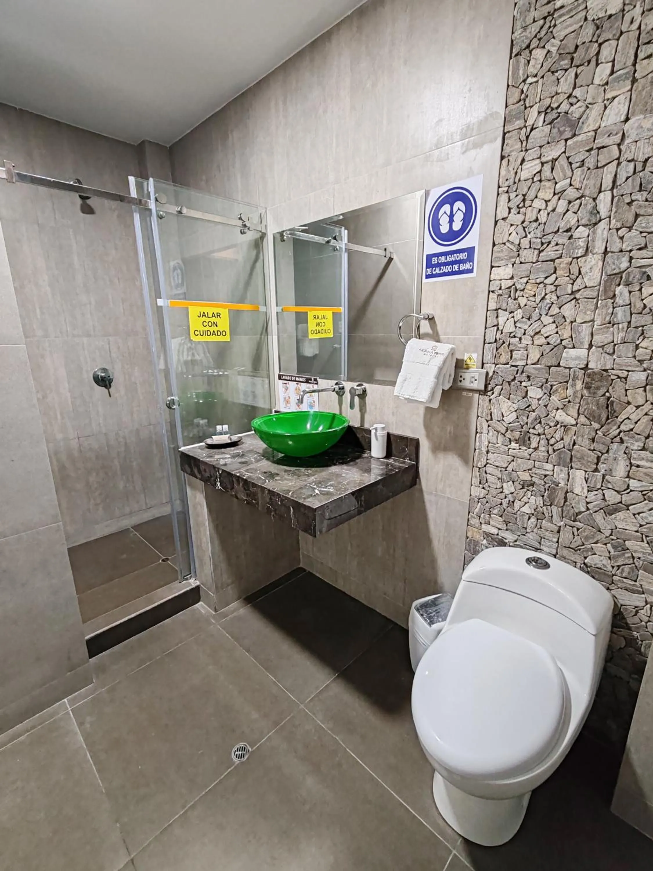 Bathroom in Hotel Serra Nova