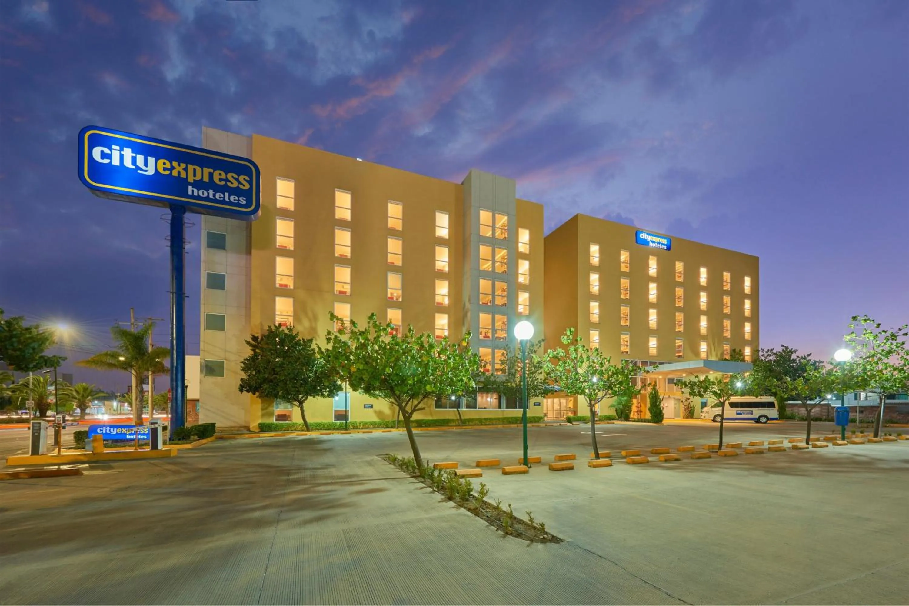 Property building in City Express by Marriott Irapuato Norte