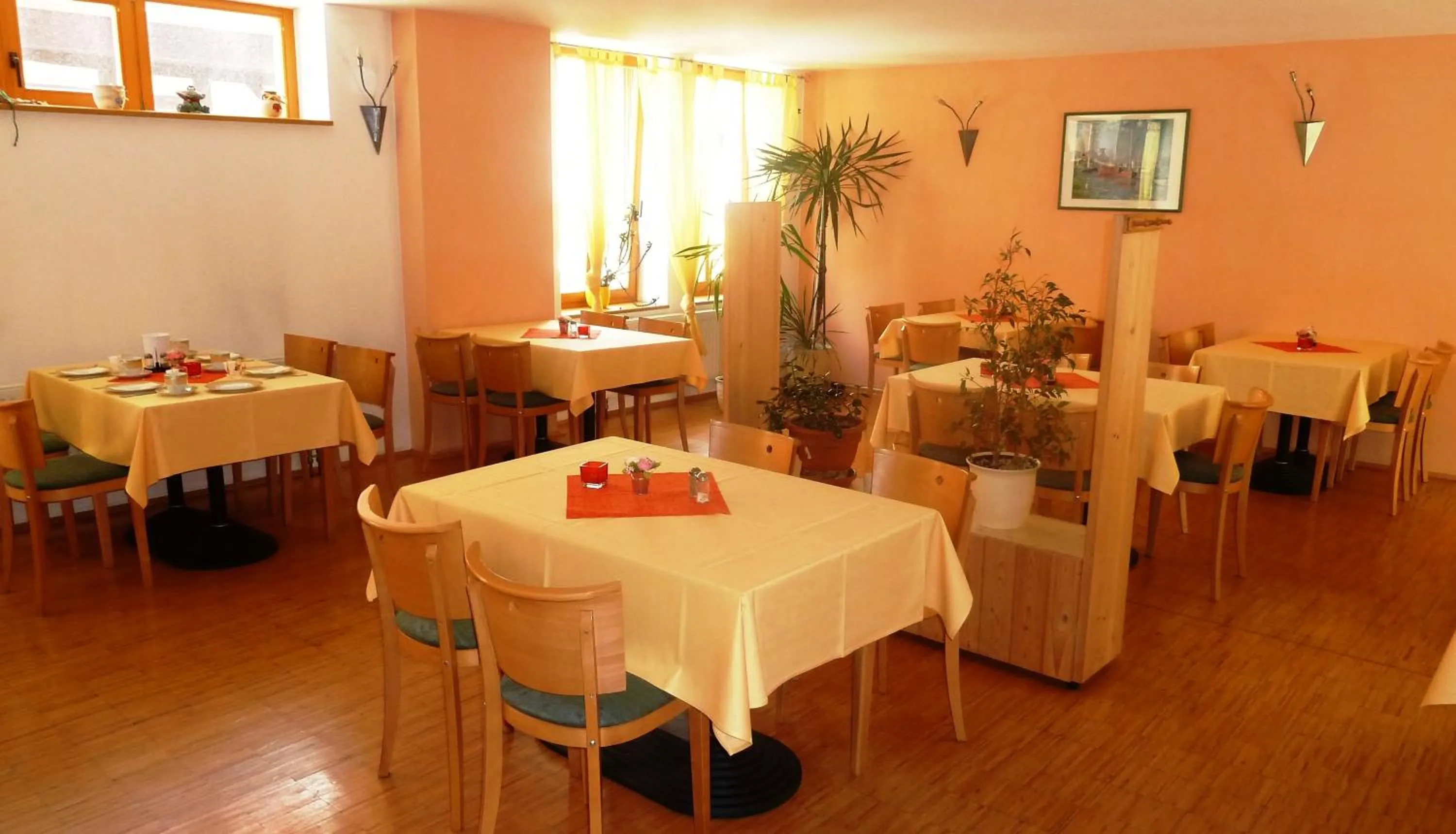 Restaurant/places to eat in MB Hotel Weißer Hirsch