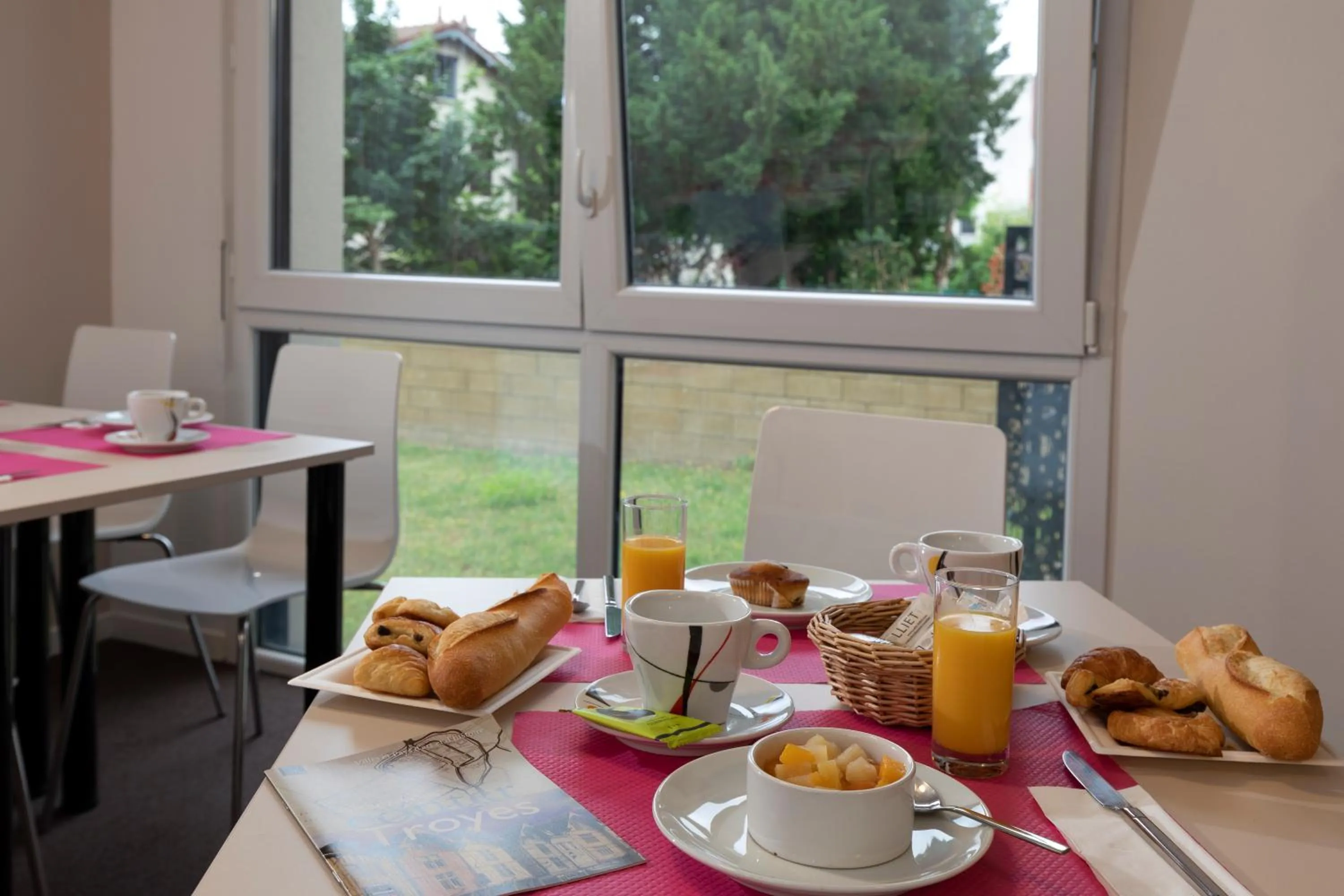 Breakfast in The Originals Residence, Kosy Appart'hotels Troyes City & Park