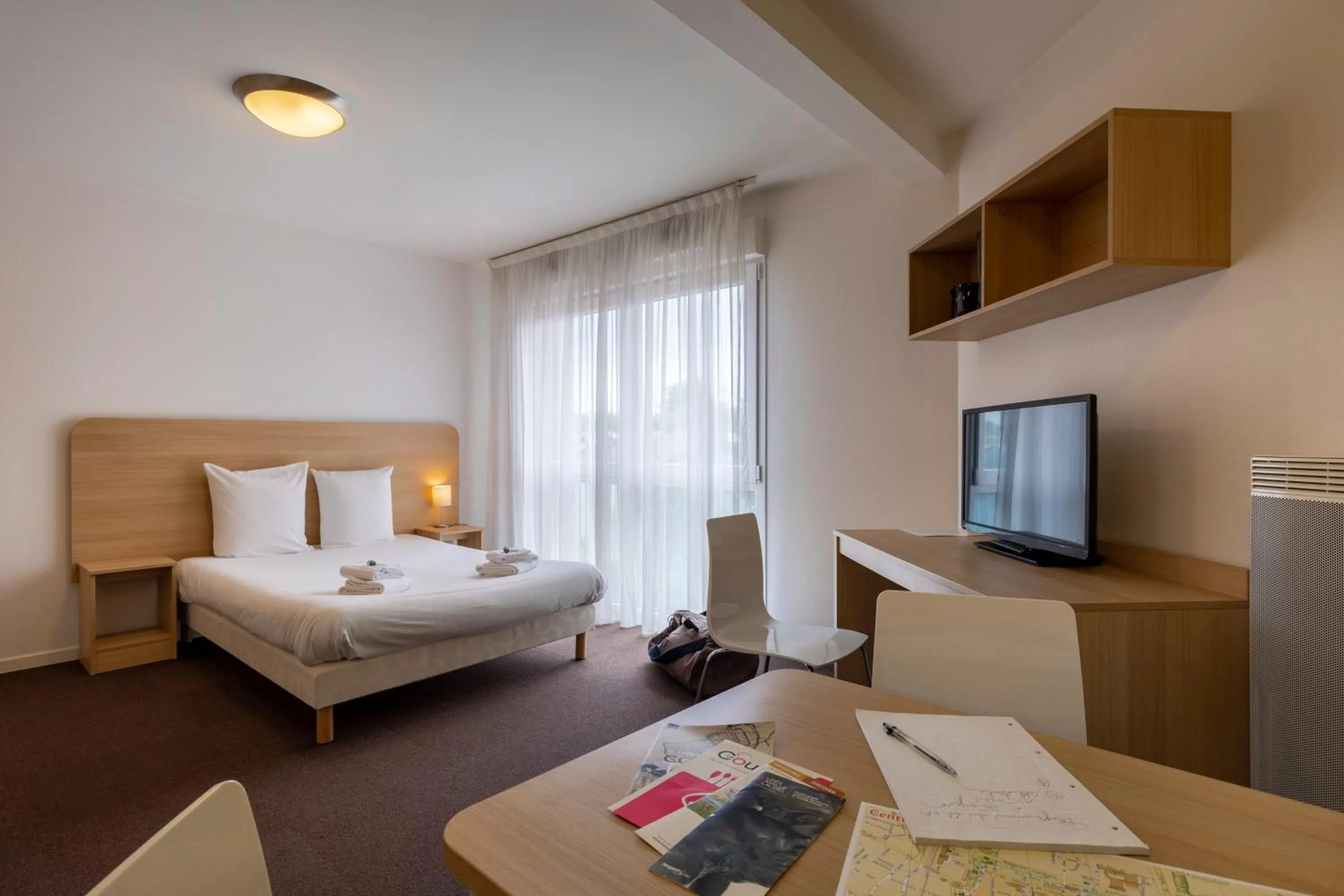 TV and multimedia, Bed in The Originals Residence, Kosy Appart'hotels Troyes City & Park
