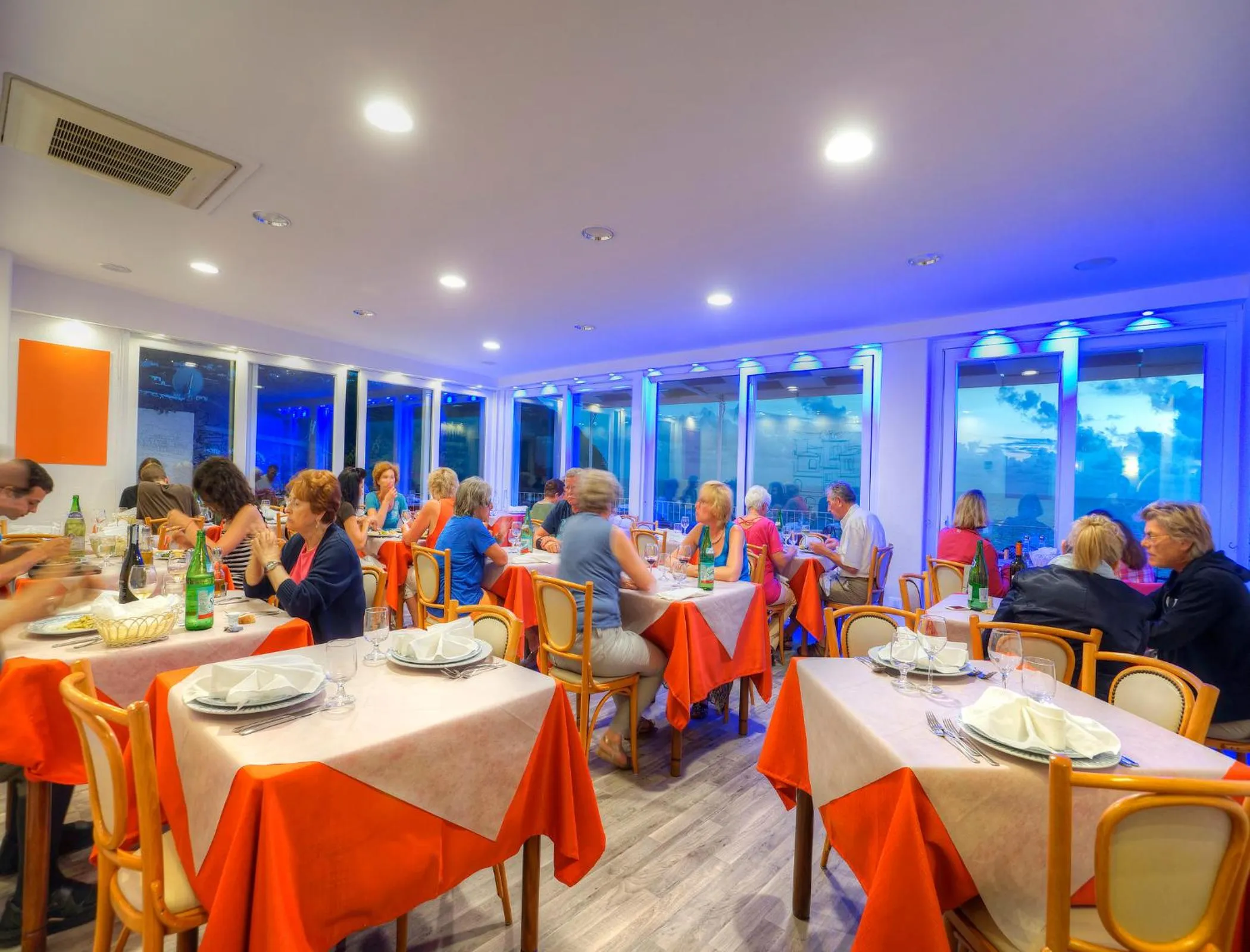 Restaurant/Places to Eat in Hotel Imperamare