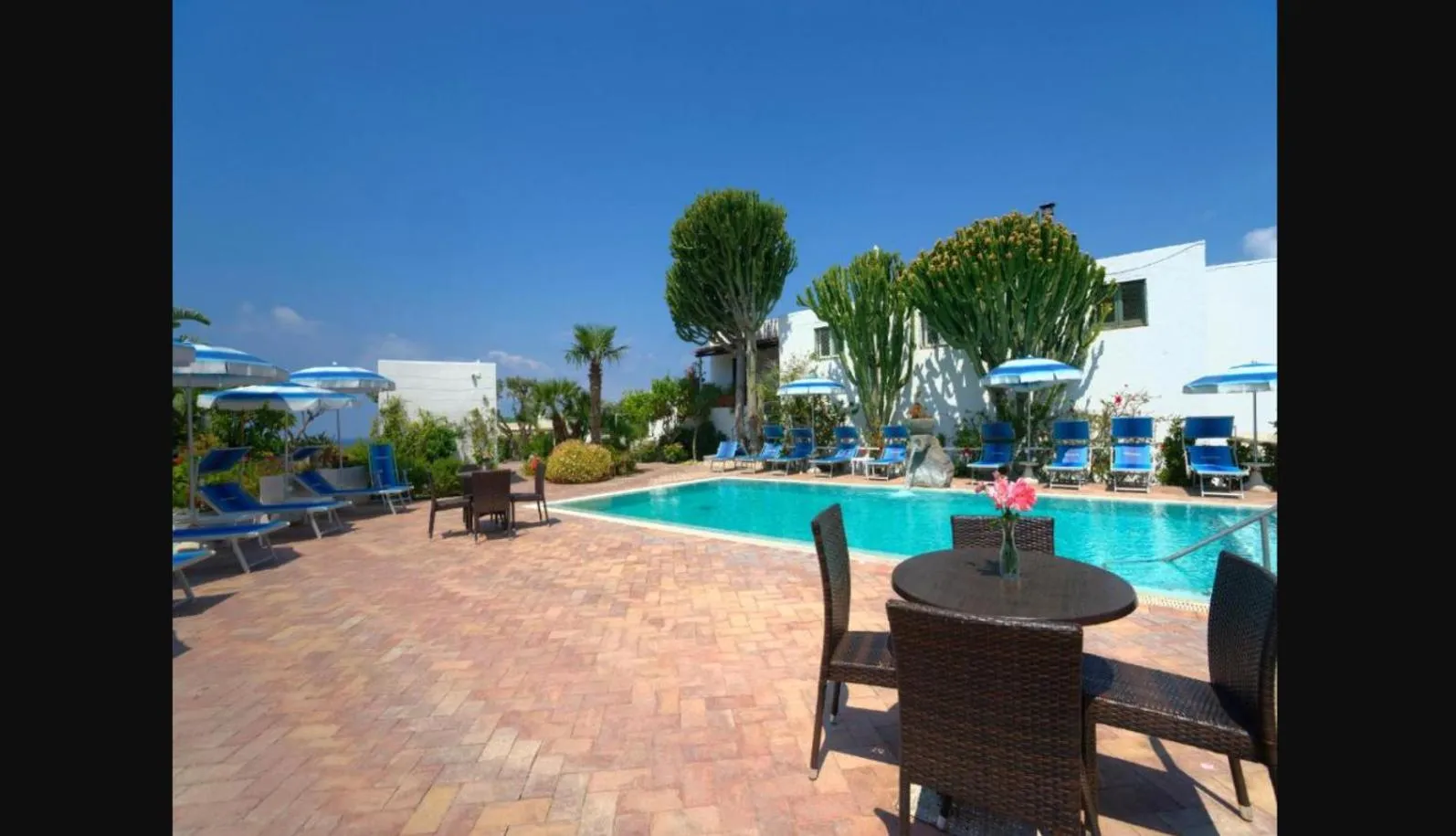 Swimming Pool in Hotel Imperamare