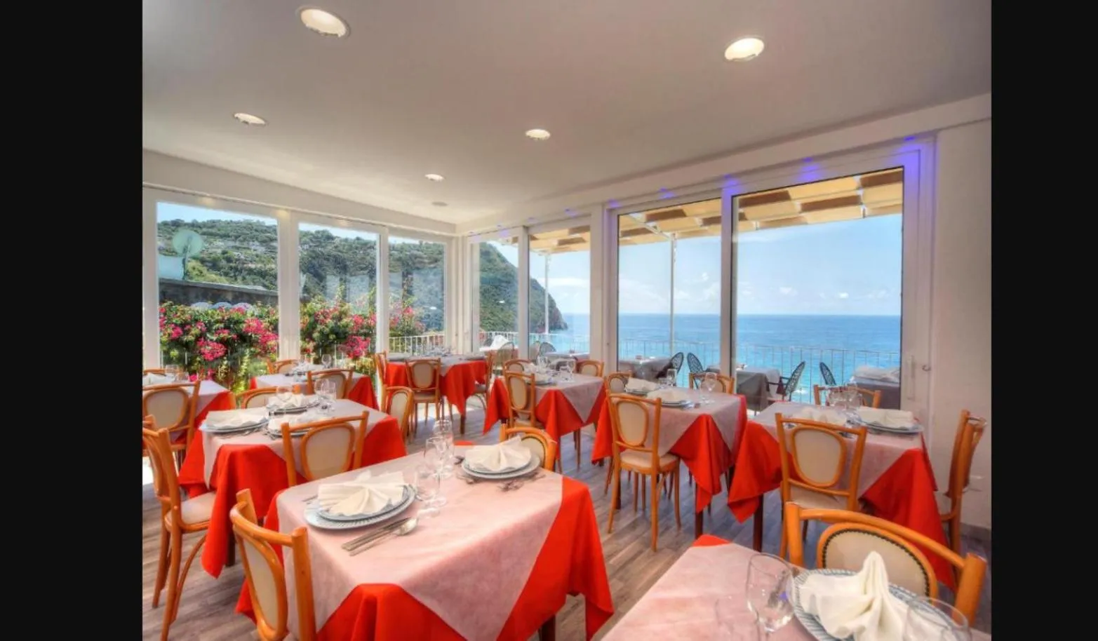 Restaurant/Places to Eat in Hotel Imperamare