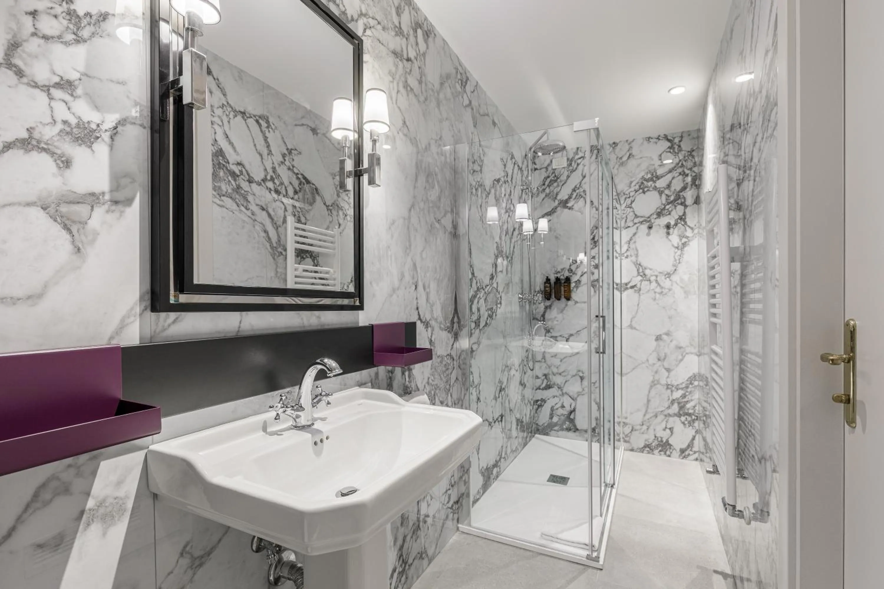 Shower in Room Mate Luca, Florence