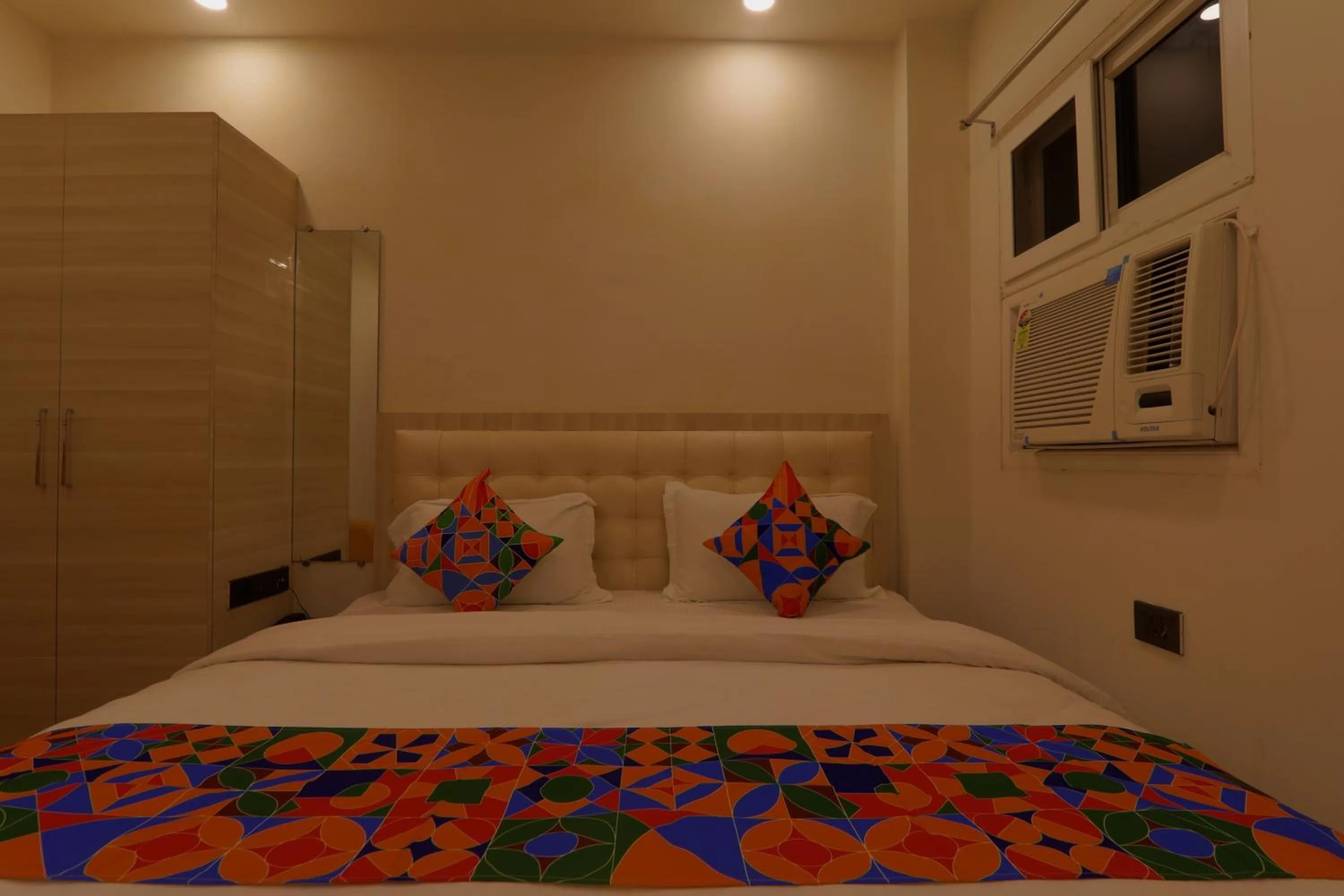 Bed in Shri Tirupati Residency