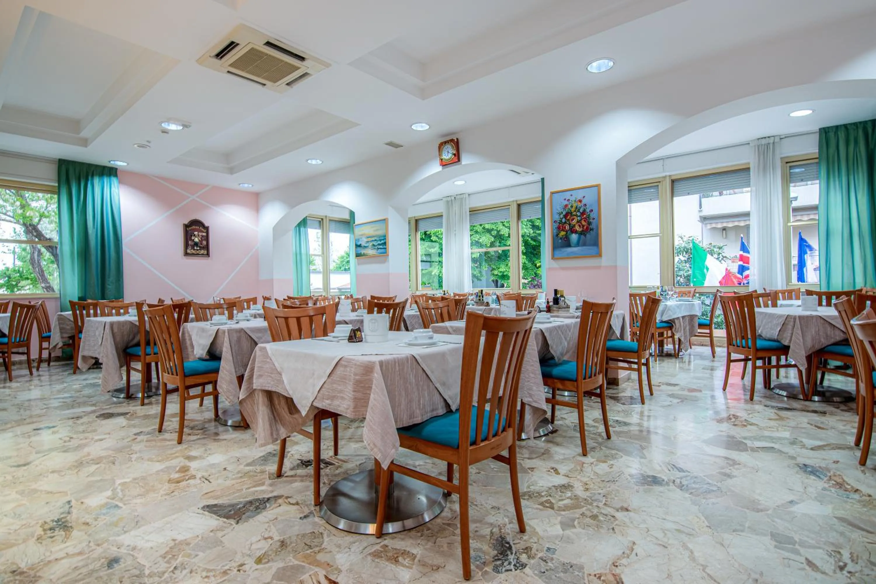 Restaurant/places to eat in Hotel Ilde