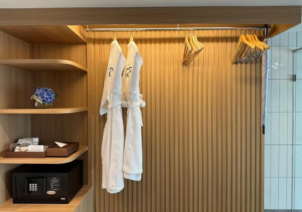 Photo of the whole room in Away Bangkok Riverside Kene