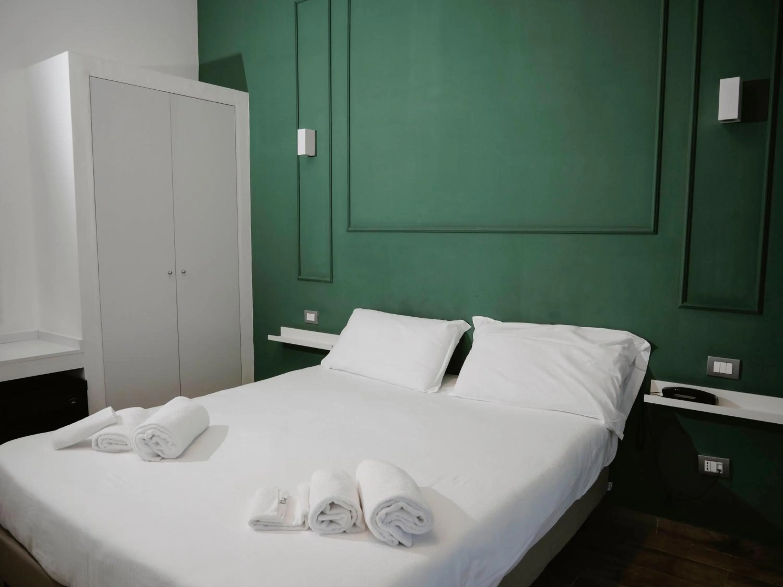 Bedroom, Bed in Millennium Gold Hotel