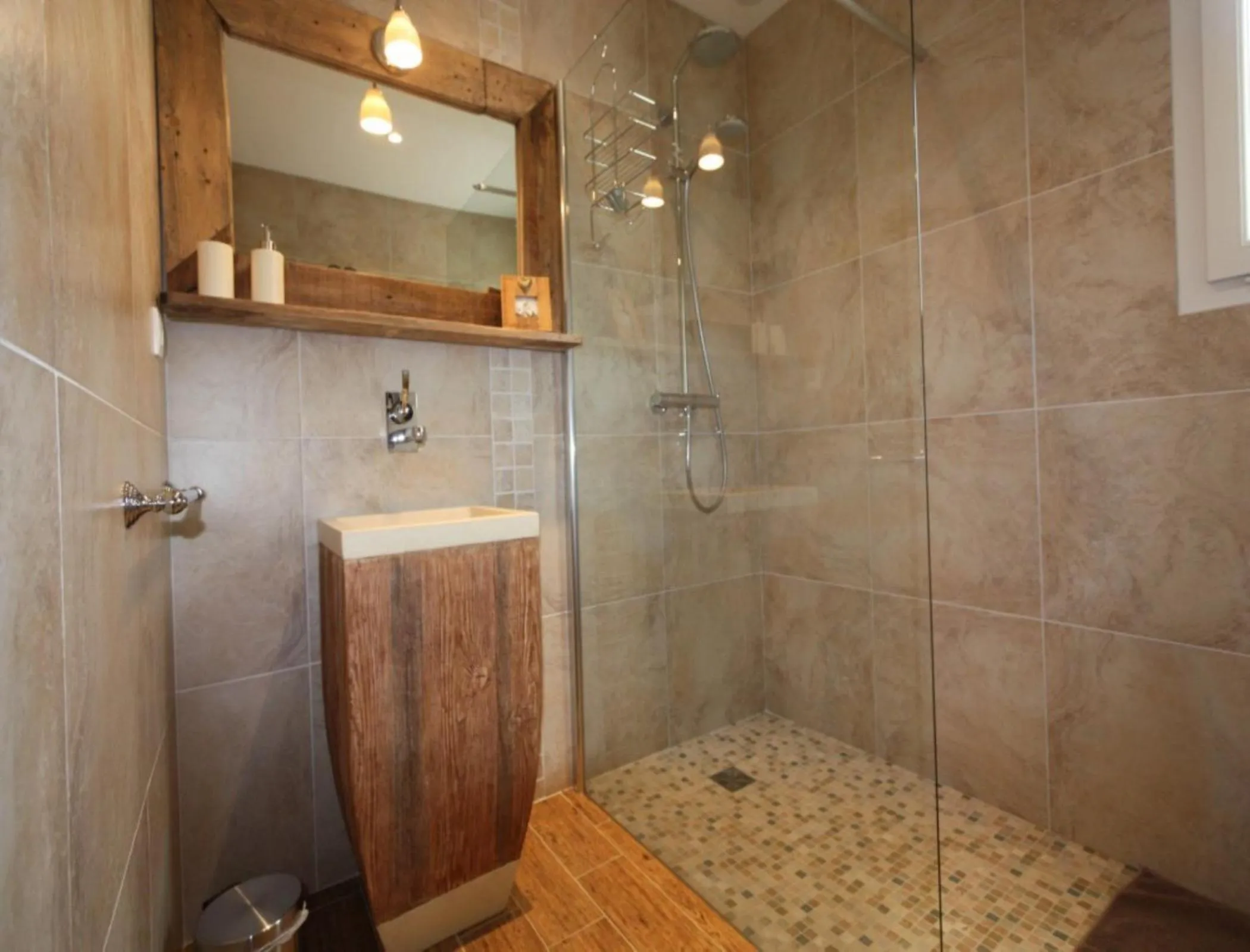 Shower in La Haute Muraille