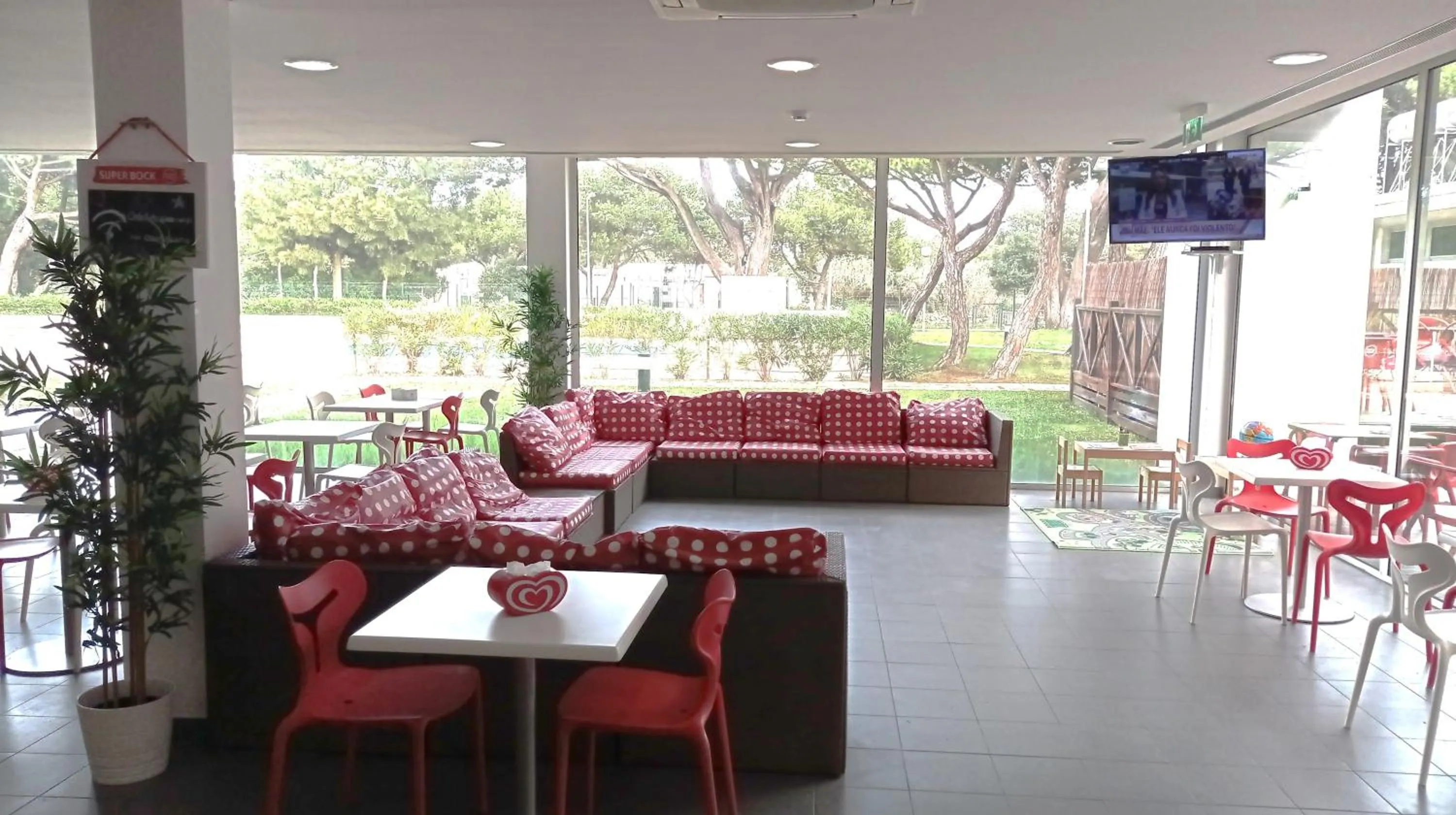 Food and drinks in Parque De Campismo Orbitur Guincho