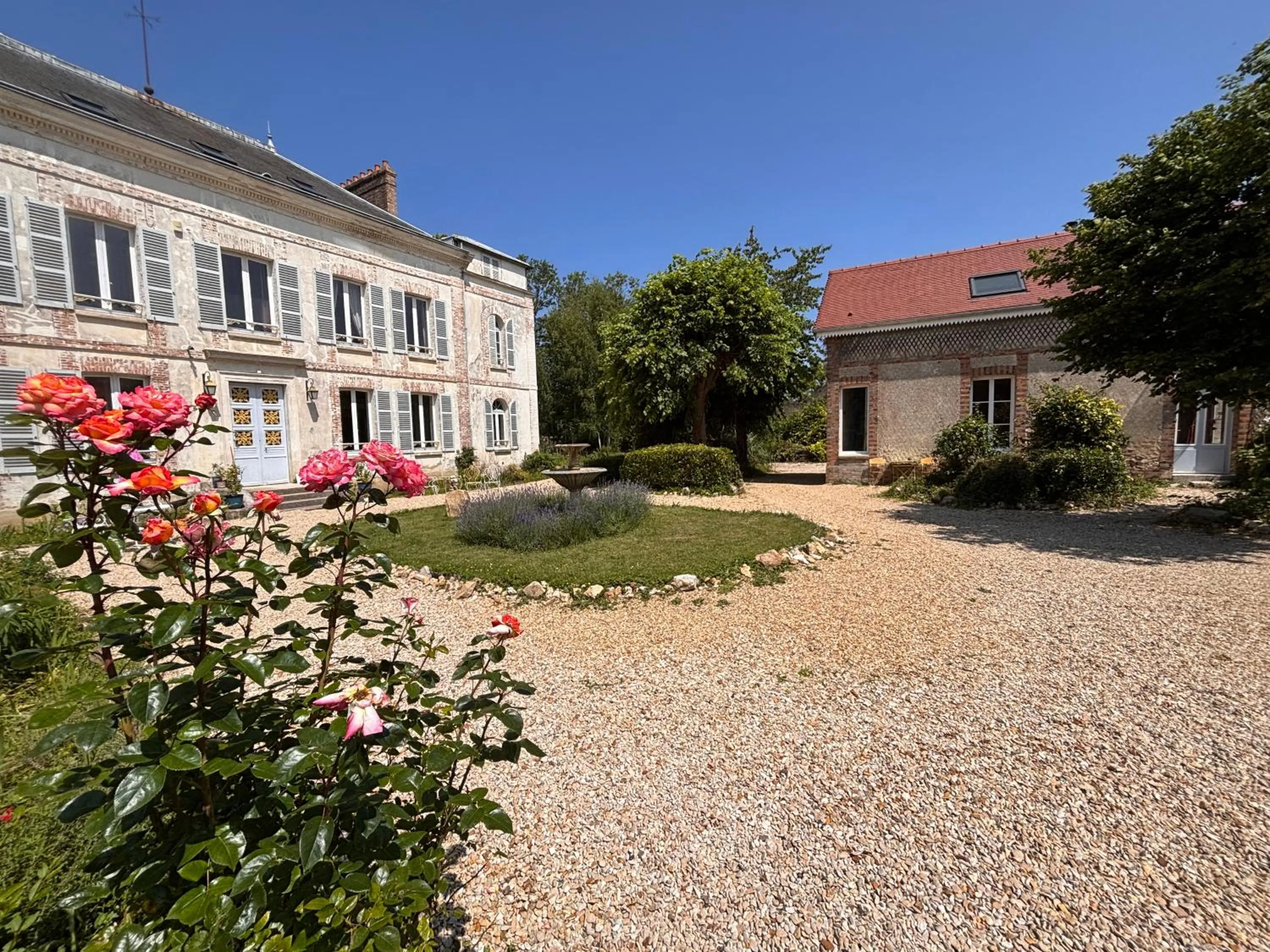 Property building in YXIE - Manoir des Arts
