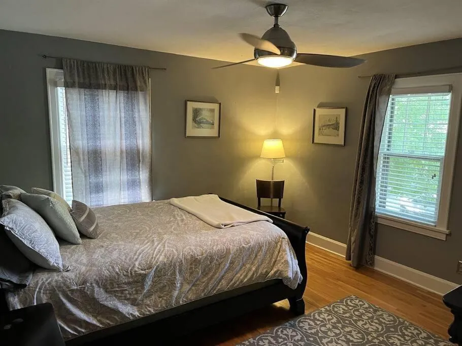 Historic Twin Tudors Inn