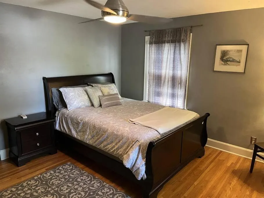 Historic Twin Tudors Inn