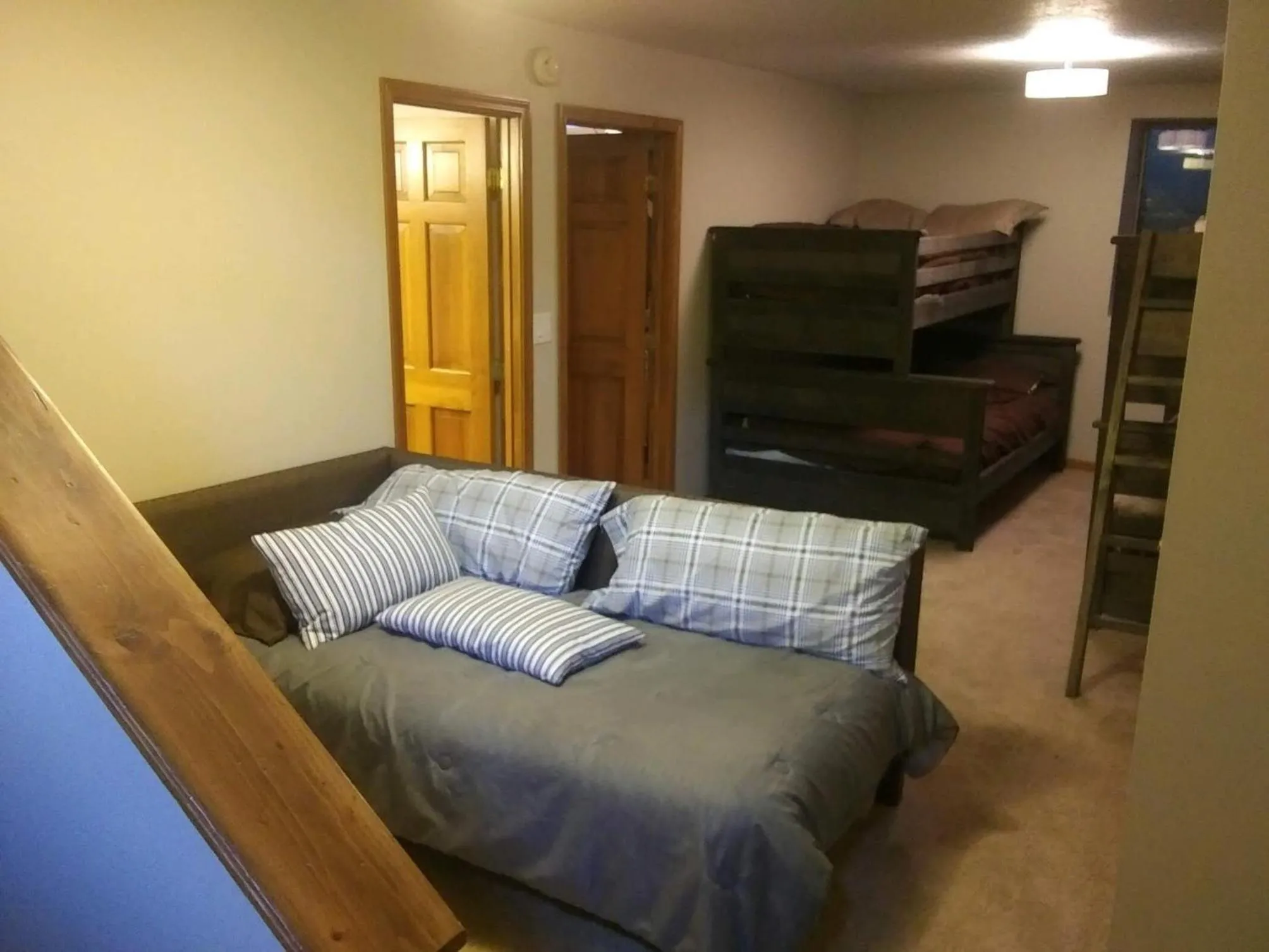 Quadruple Room in Historic Twin Tudors Inn