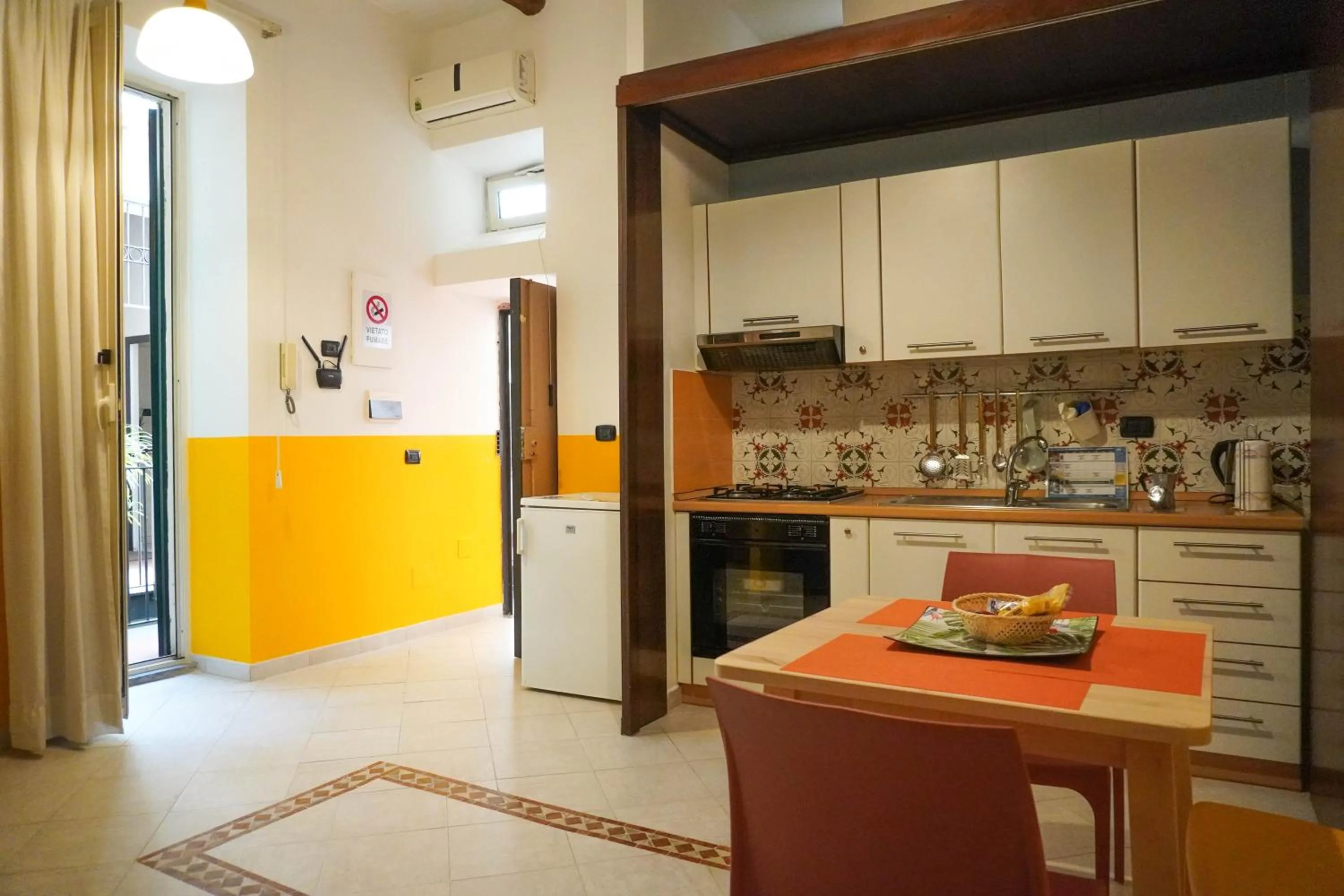 Coffee/tea facilities in Case Così Apartments - Napoli