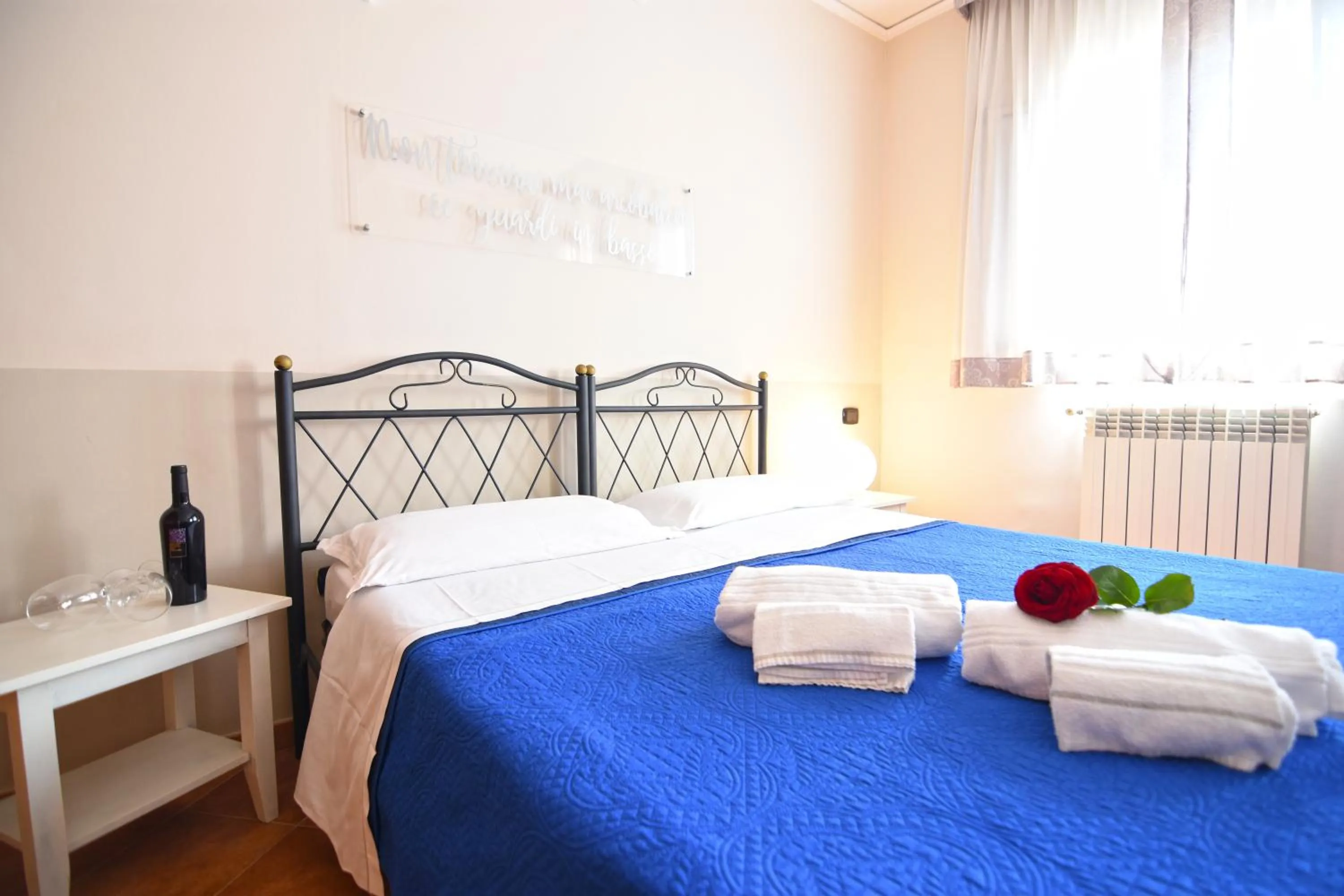 Bedroom, Bed in Case Così Apartments - Napoli