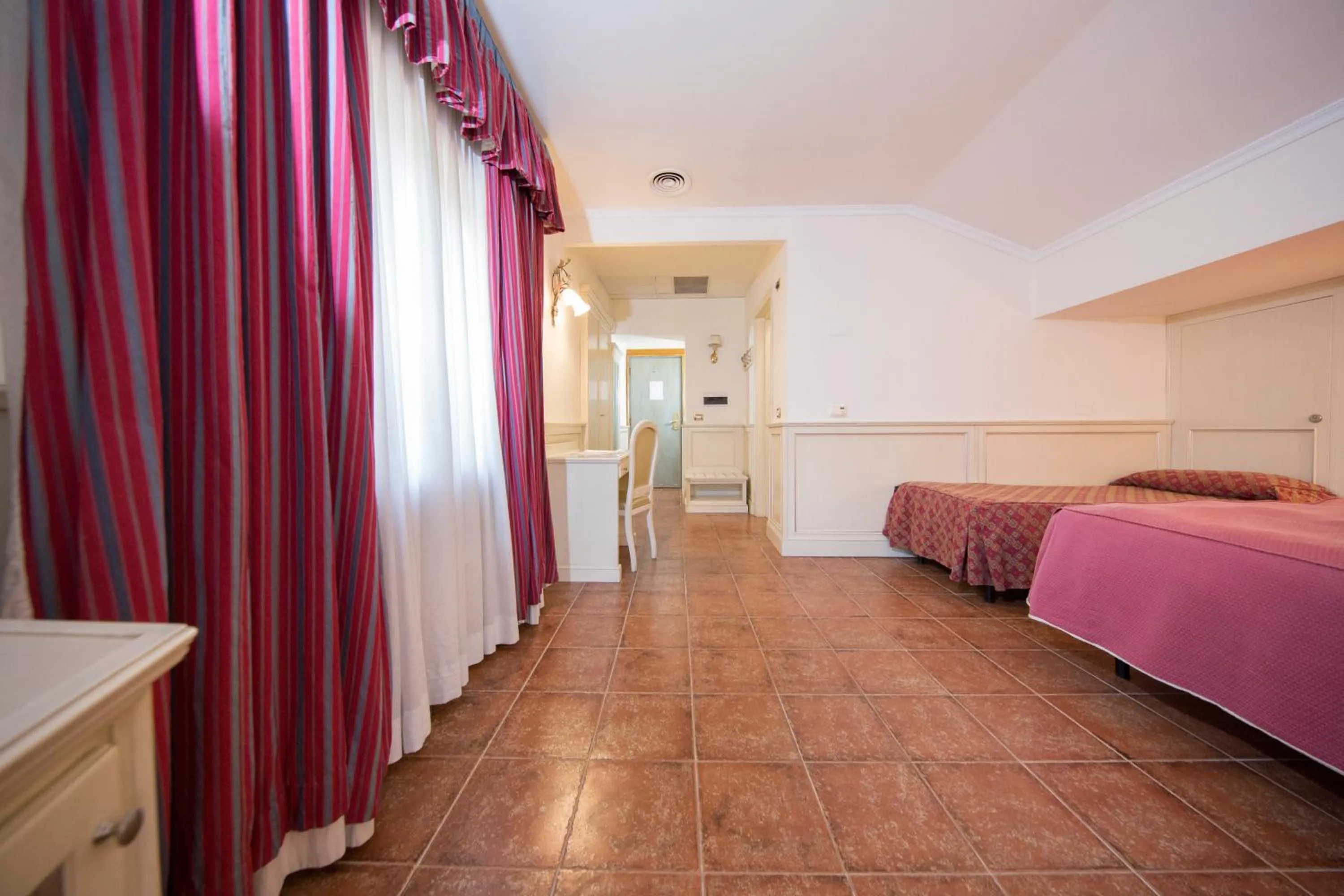 Photo of the whole room, Bed in Mancini Park Hotel