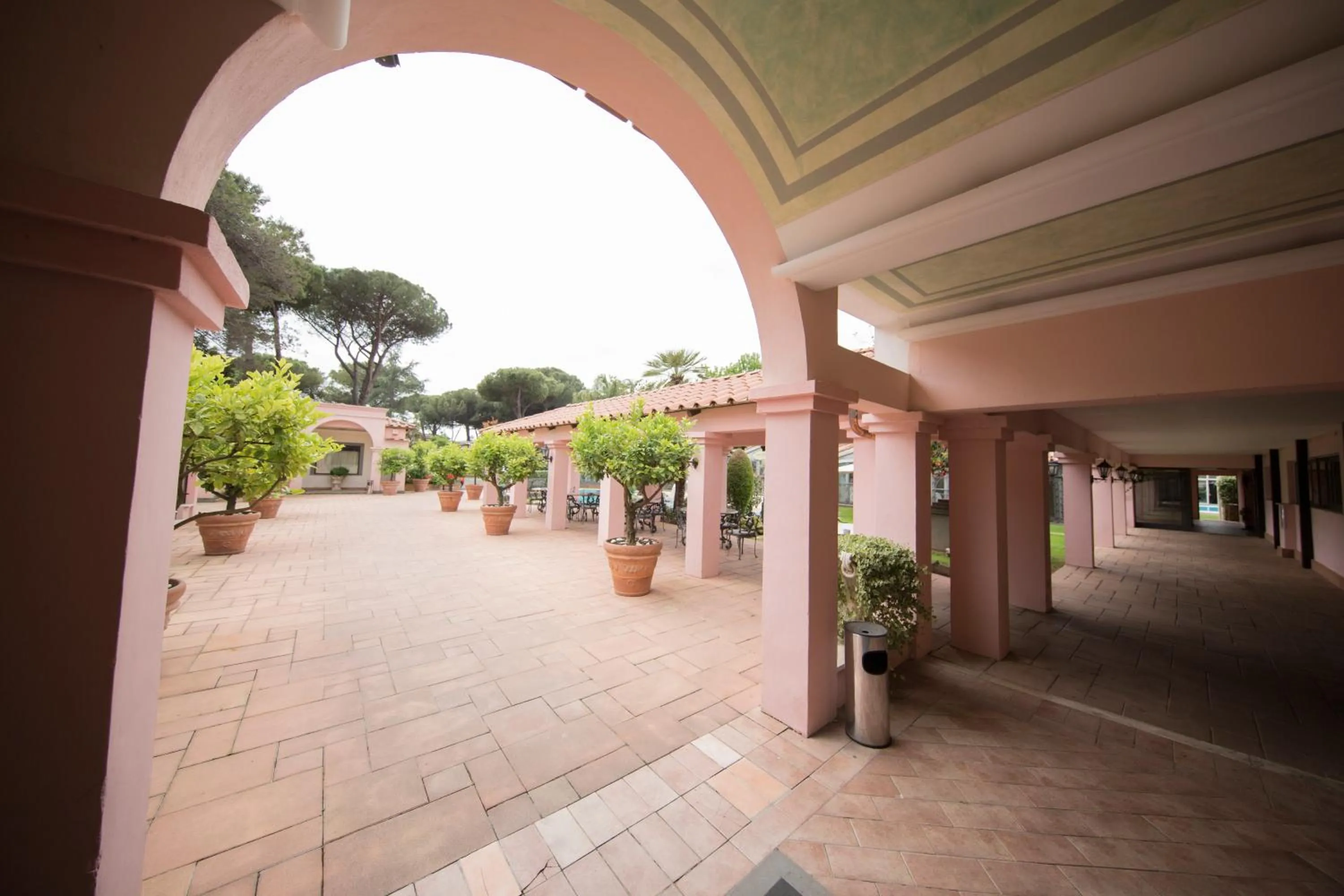 Facade/entrance in Mancini Park Hotel