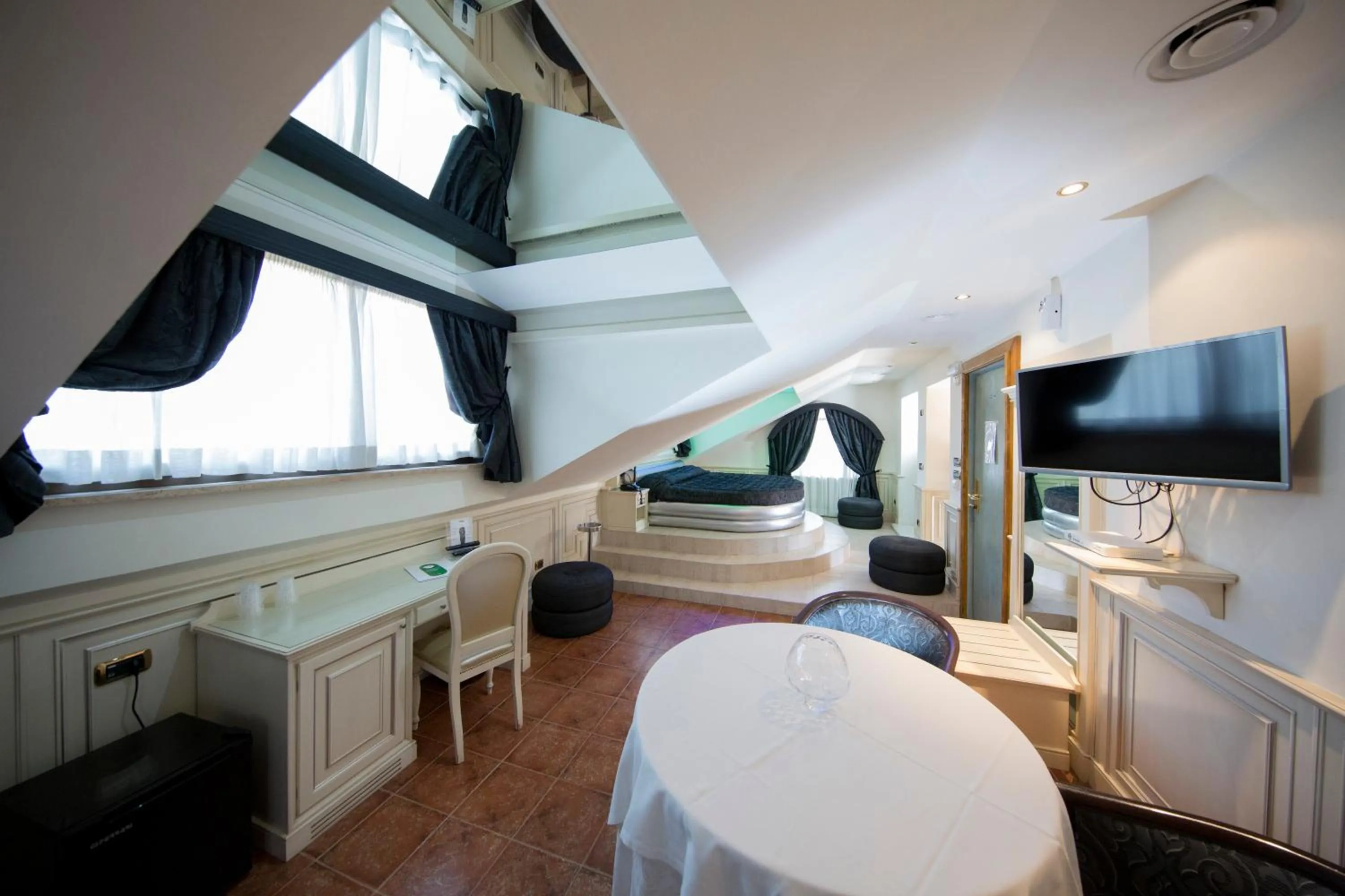 Photo of the whole room, Bed in Mancini Park Hotel