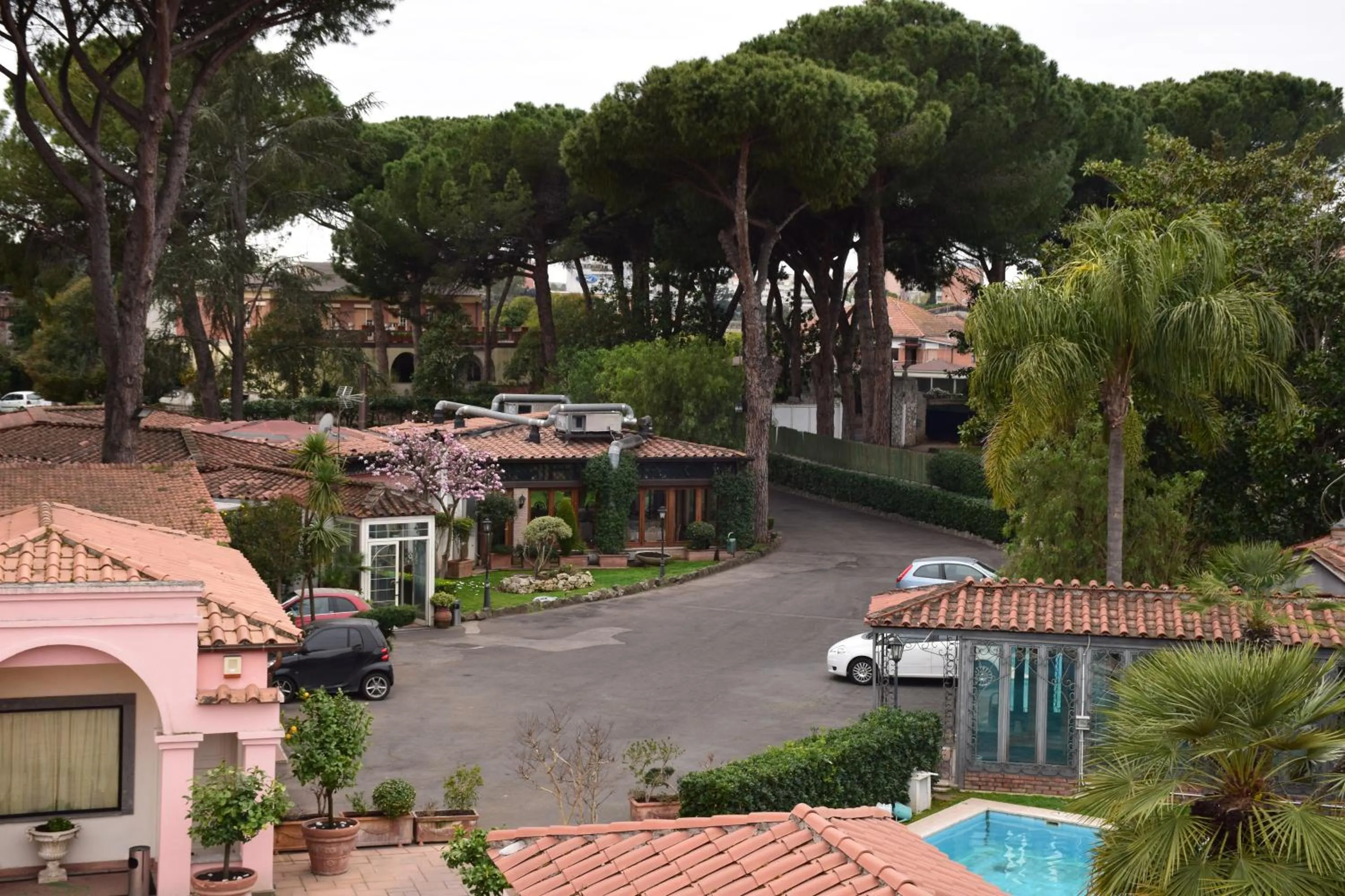 Property building in Mancini Park Hotel