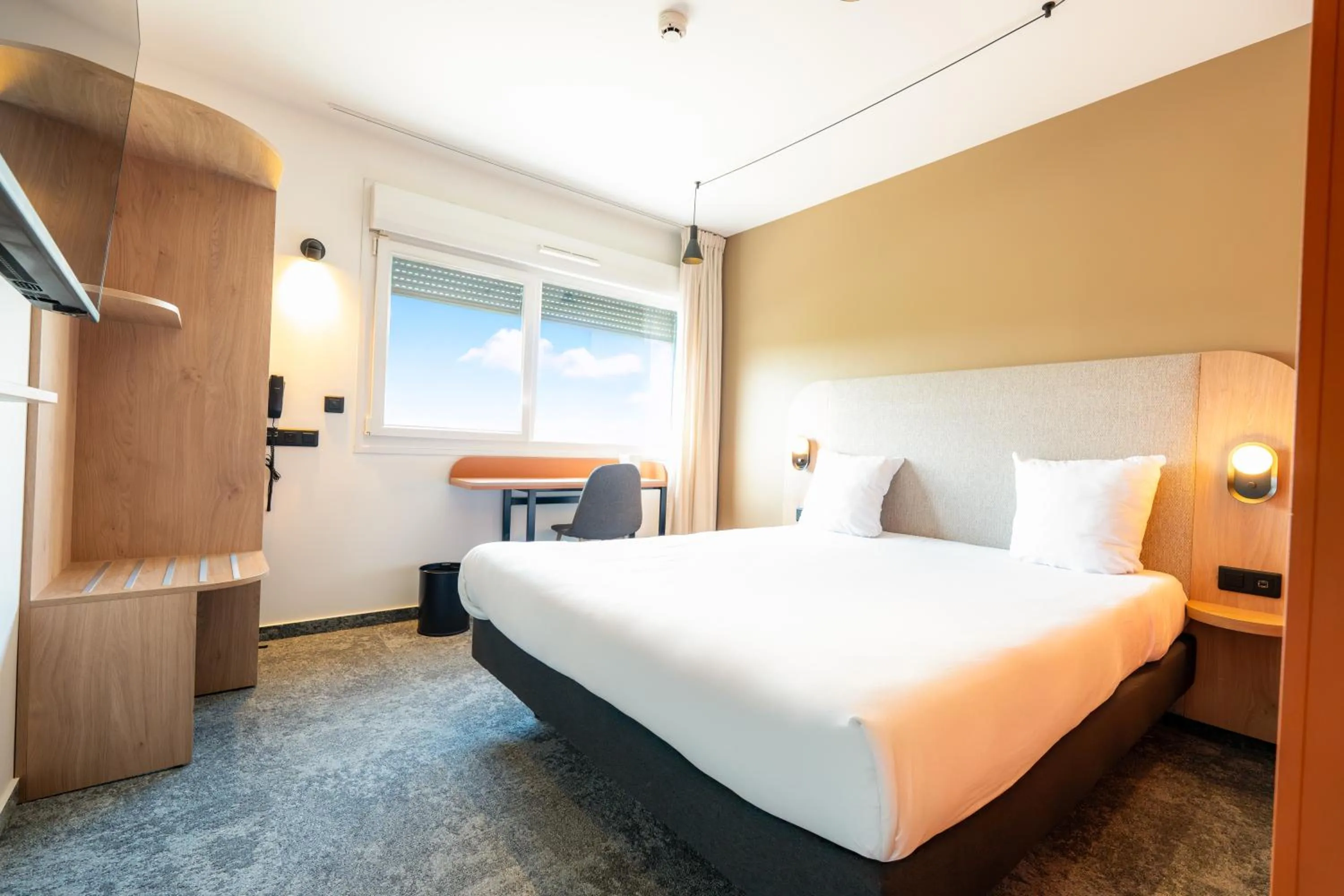 Bed in Hôtel Akena Reims Bezannes