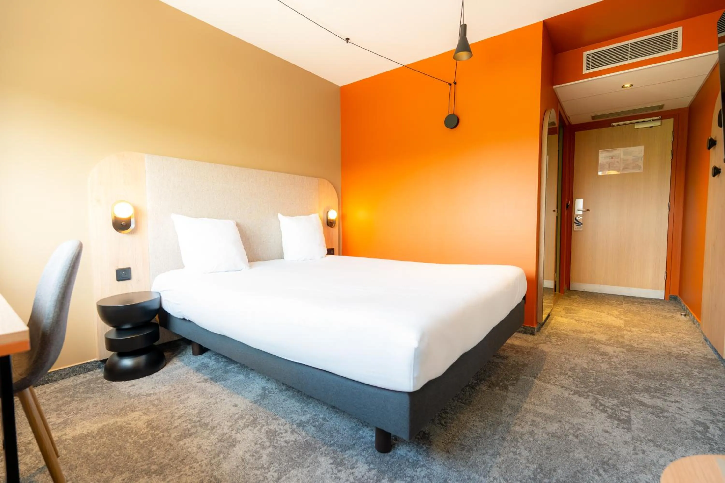 Bed in Hôtel Akena Reims Bezannes