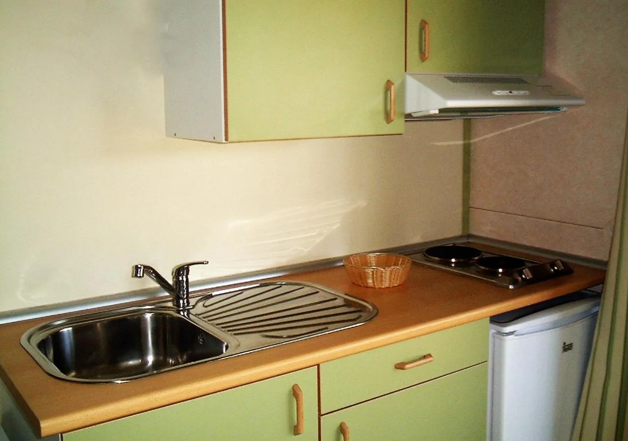 Kitchen or kitchenette in Parque De Campismo Orbitur Gala