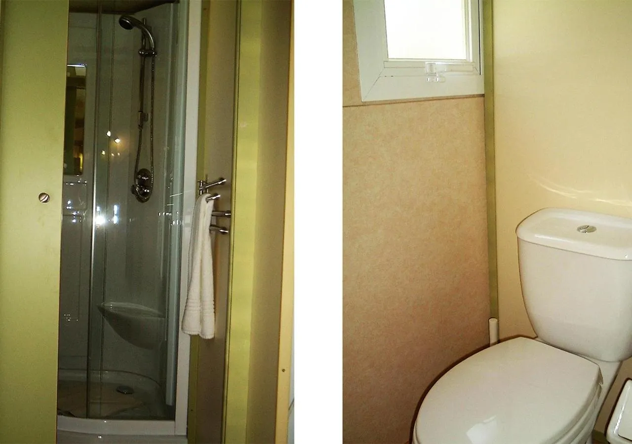 Bathroom in Parque De Campismo Orbitur Gala