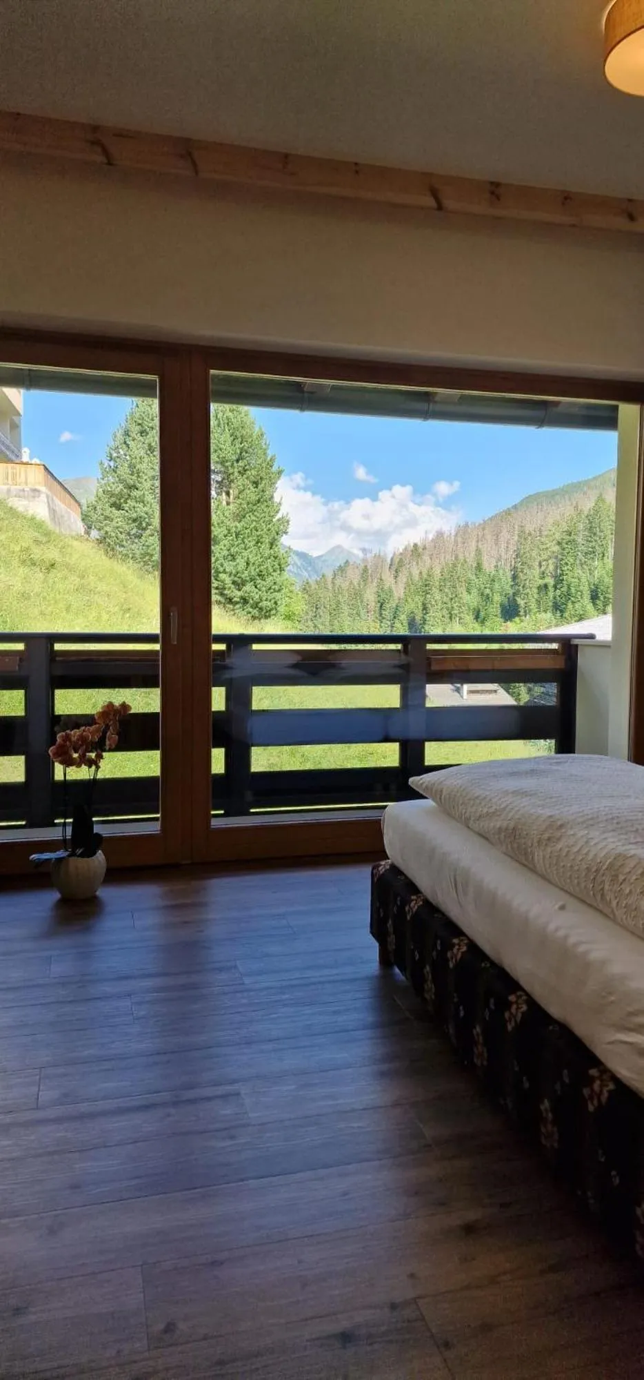 View (from property/room), Bed in Hotel Garni Royal