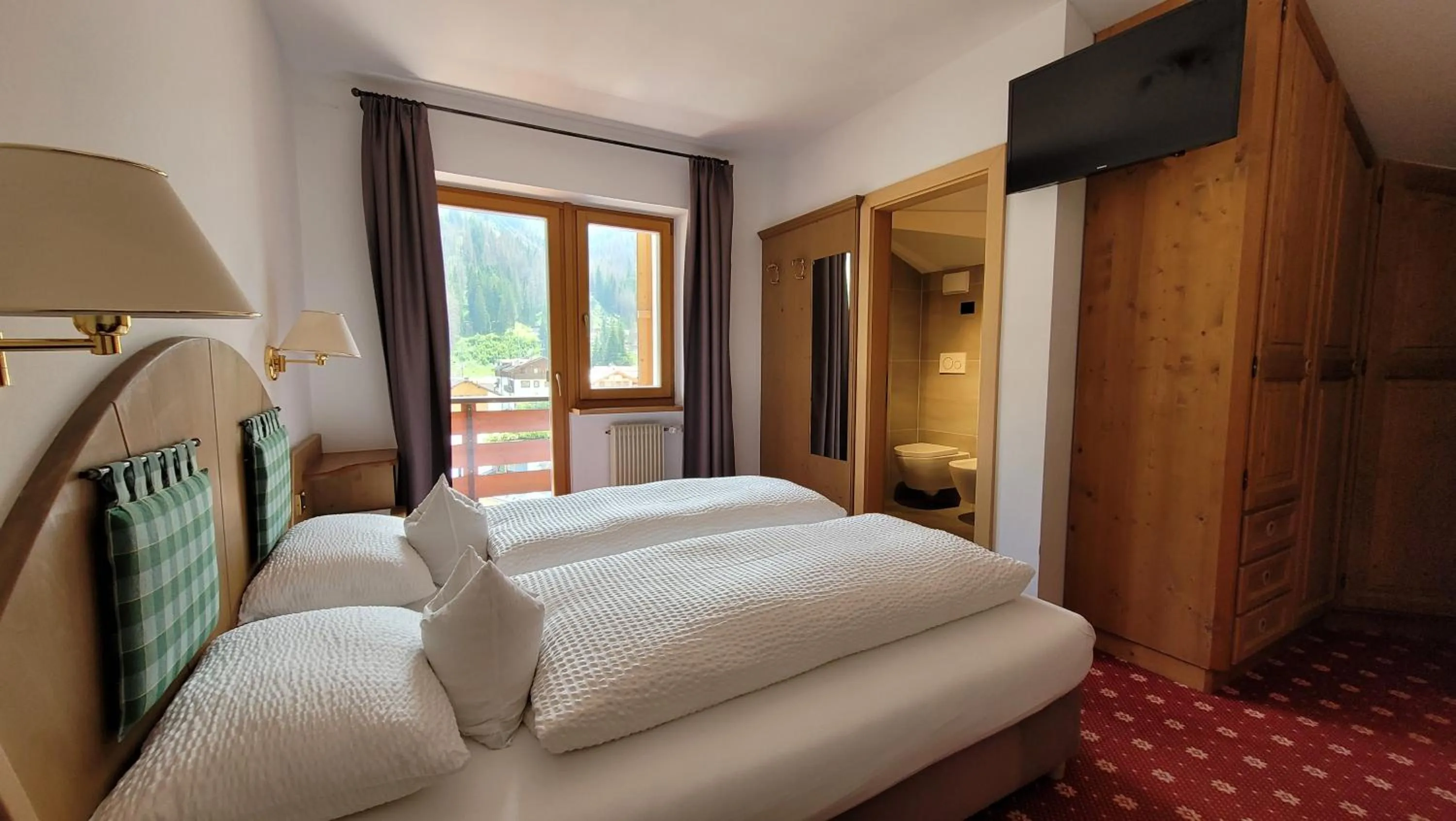 TV and multimedia, Bed in Hotel Garni Royal
