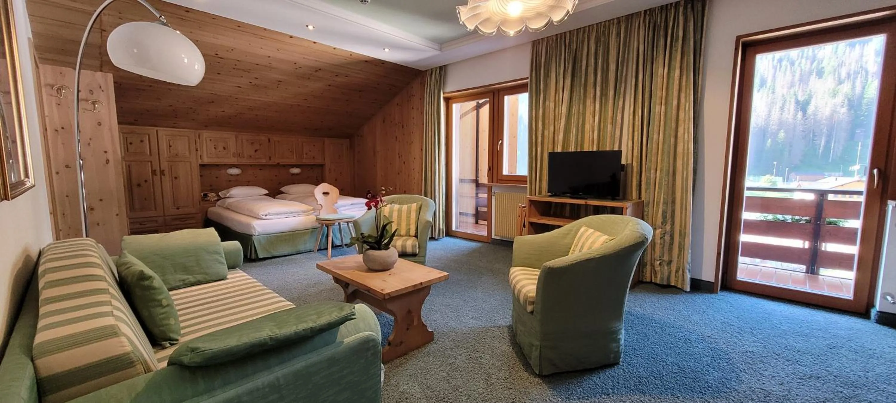 TV and multimedia, Bed in Hotel Garni Royal