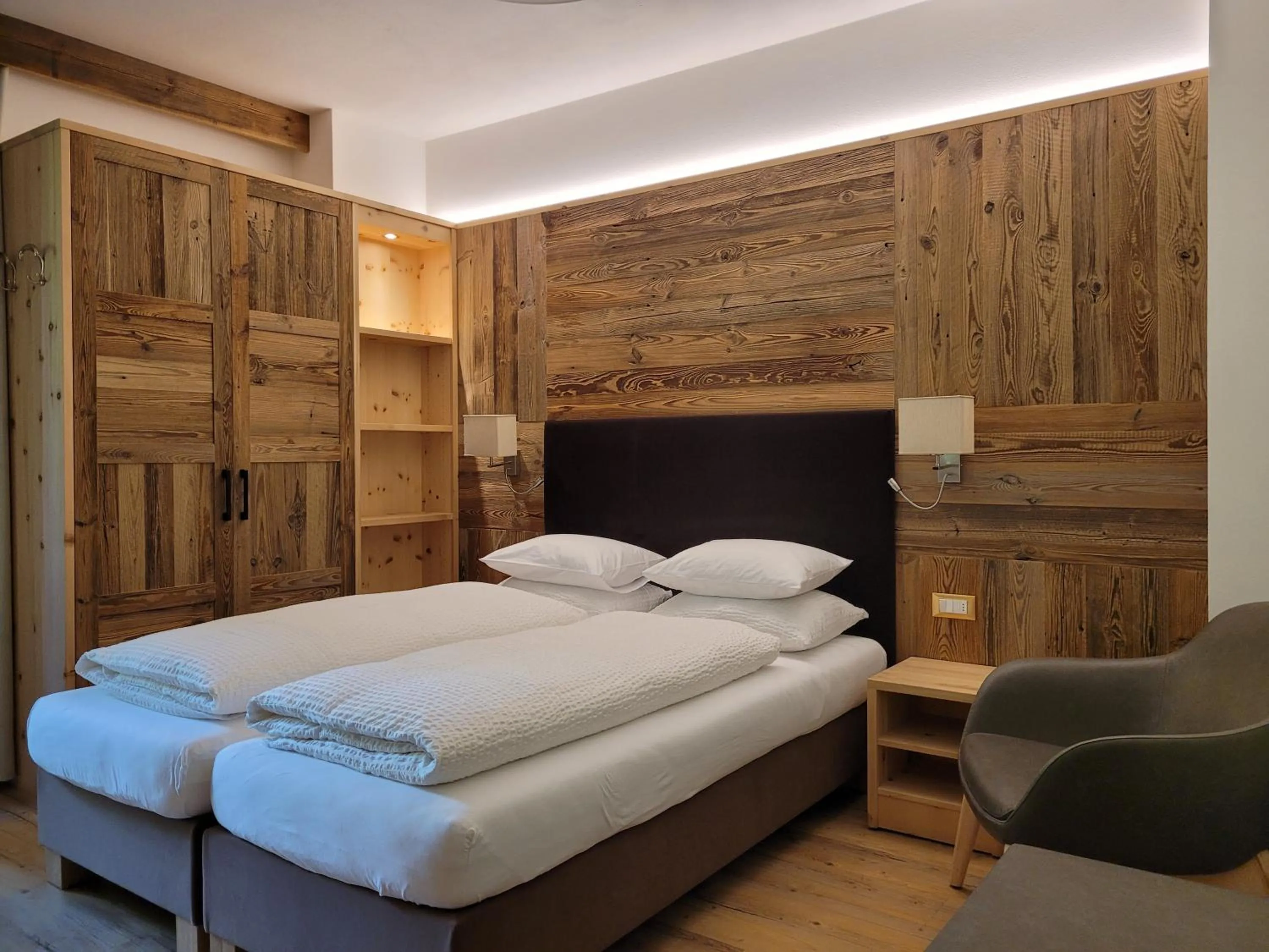 Bedroom, Bed in Hotel Garni Royal