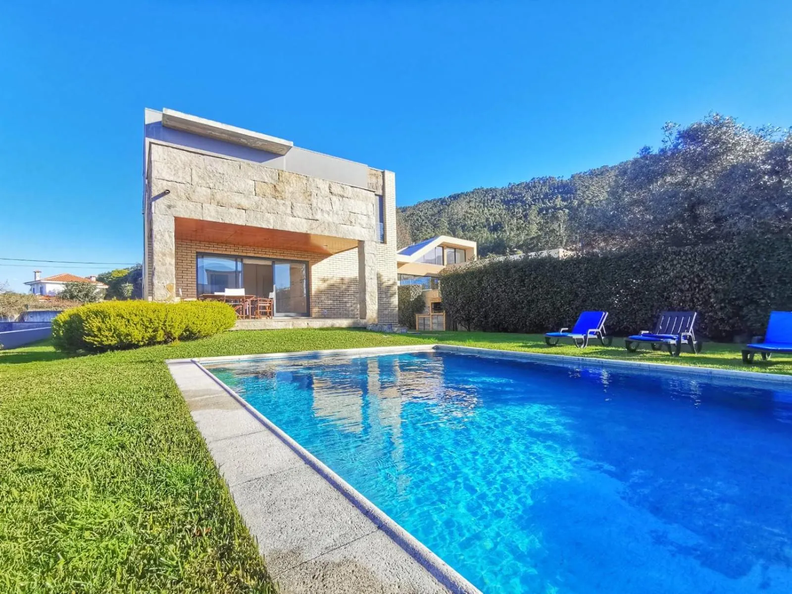 Hill & Beach house