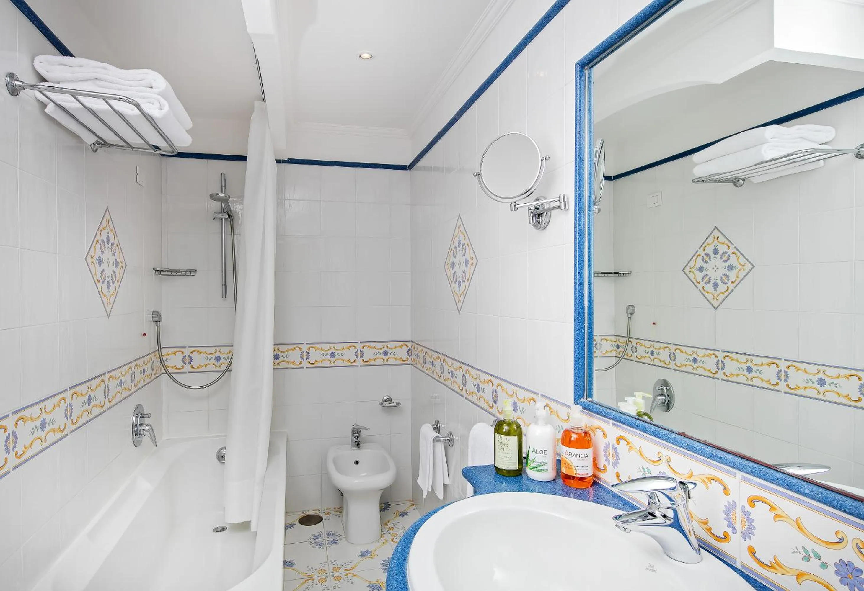 Bathroom in Hotel Syrene