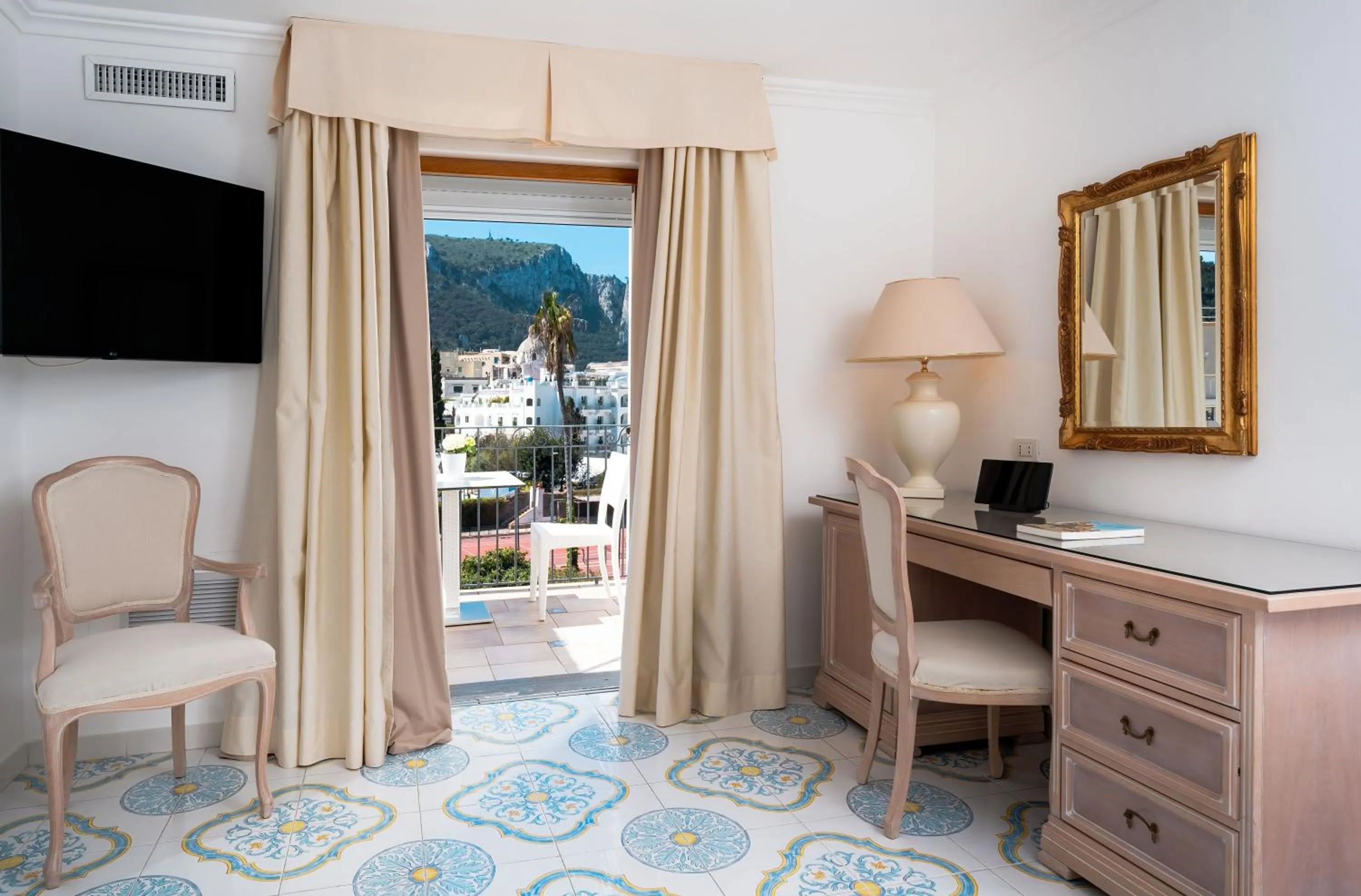 TV and multimedia in Hotel Syrene