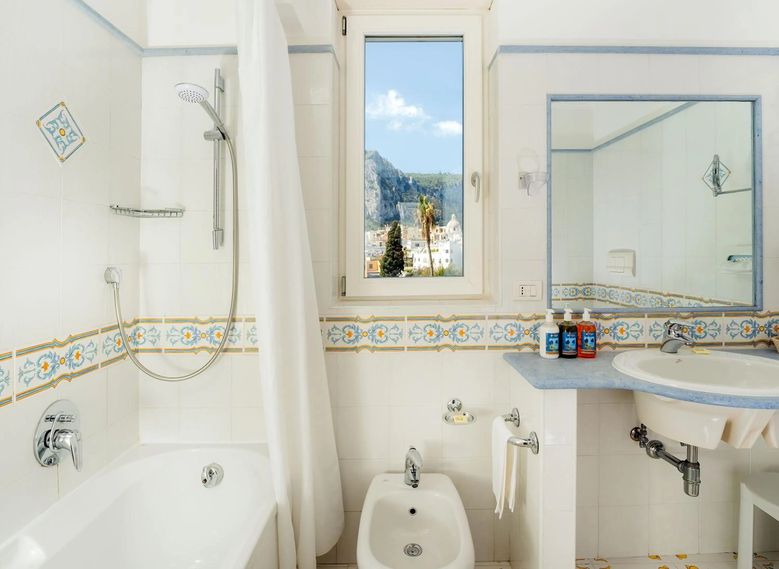 Bathroom in Hotel Syrene