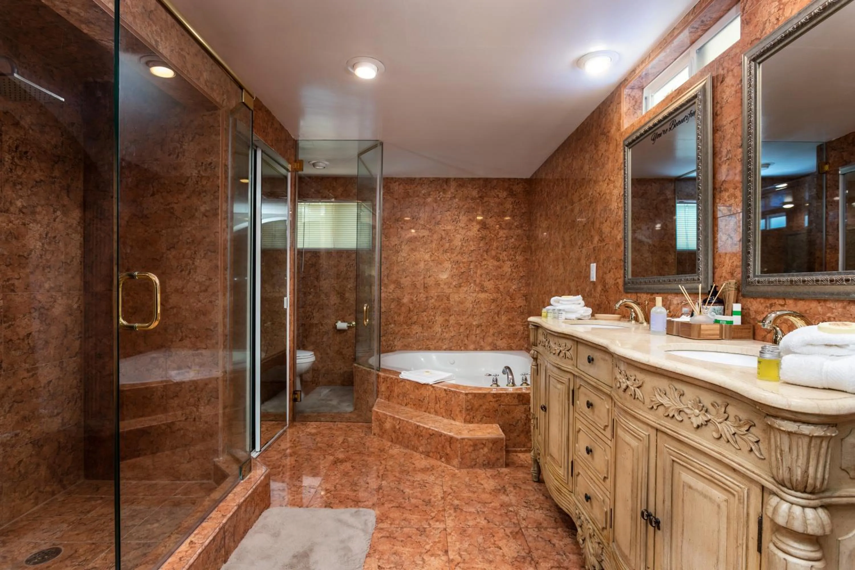 Villa Sausalito - Newly Designed 4BR HOUSE & POOL by Topanga