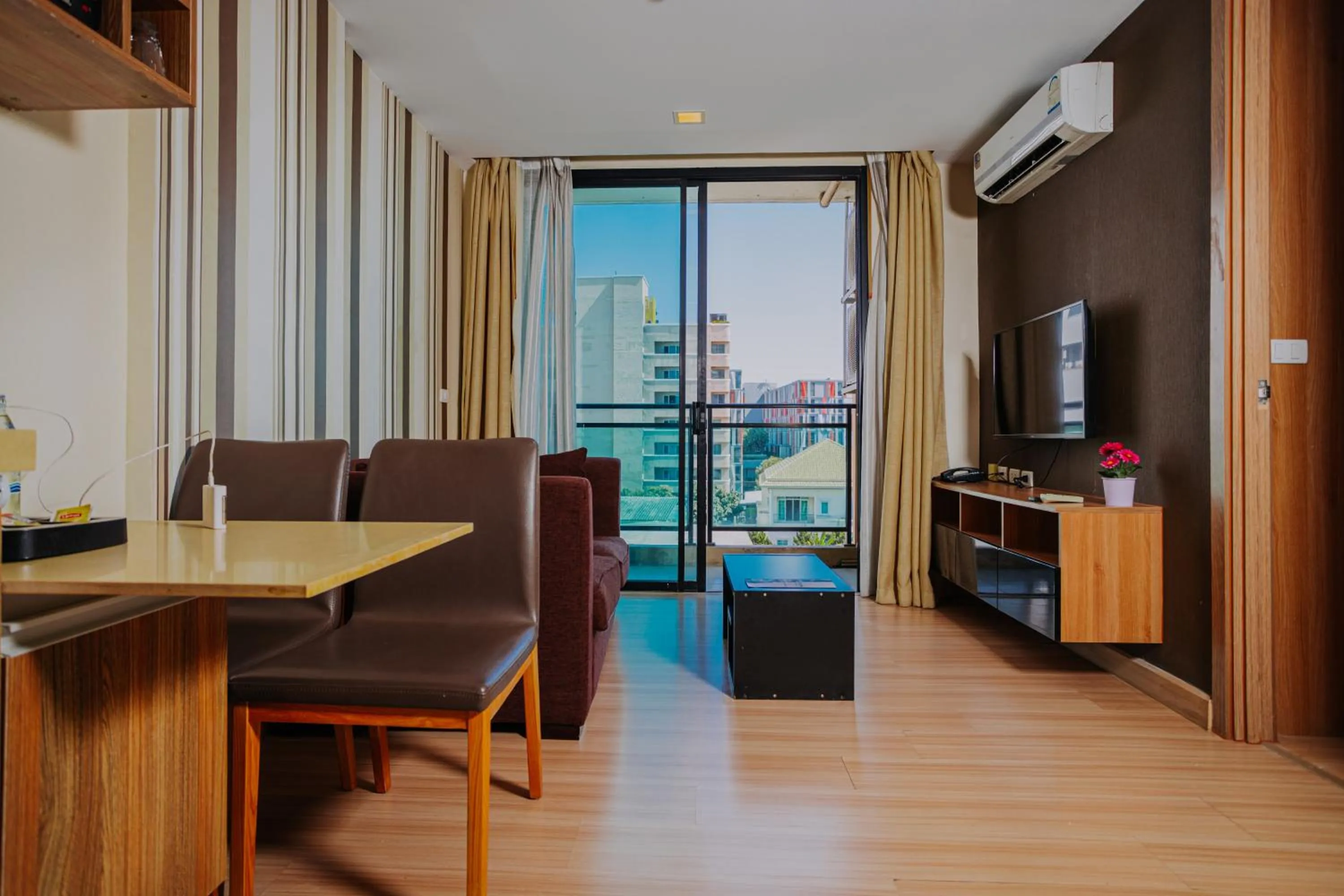 TV and multimedia in Ramada by Wyndham Bangkok Ten Ekamai Residences
